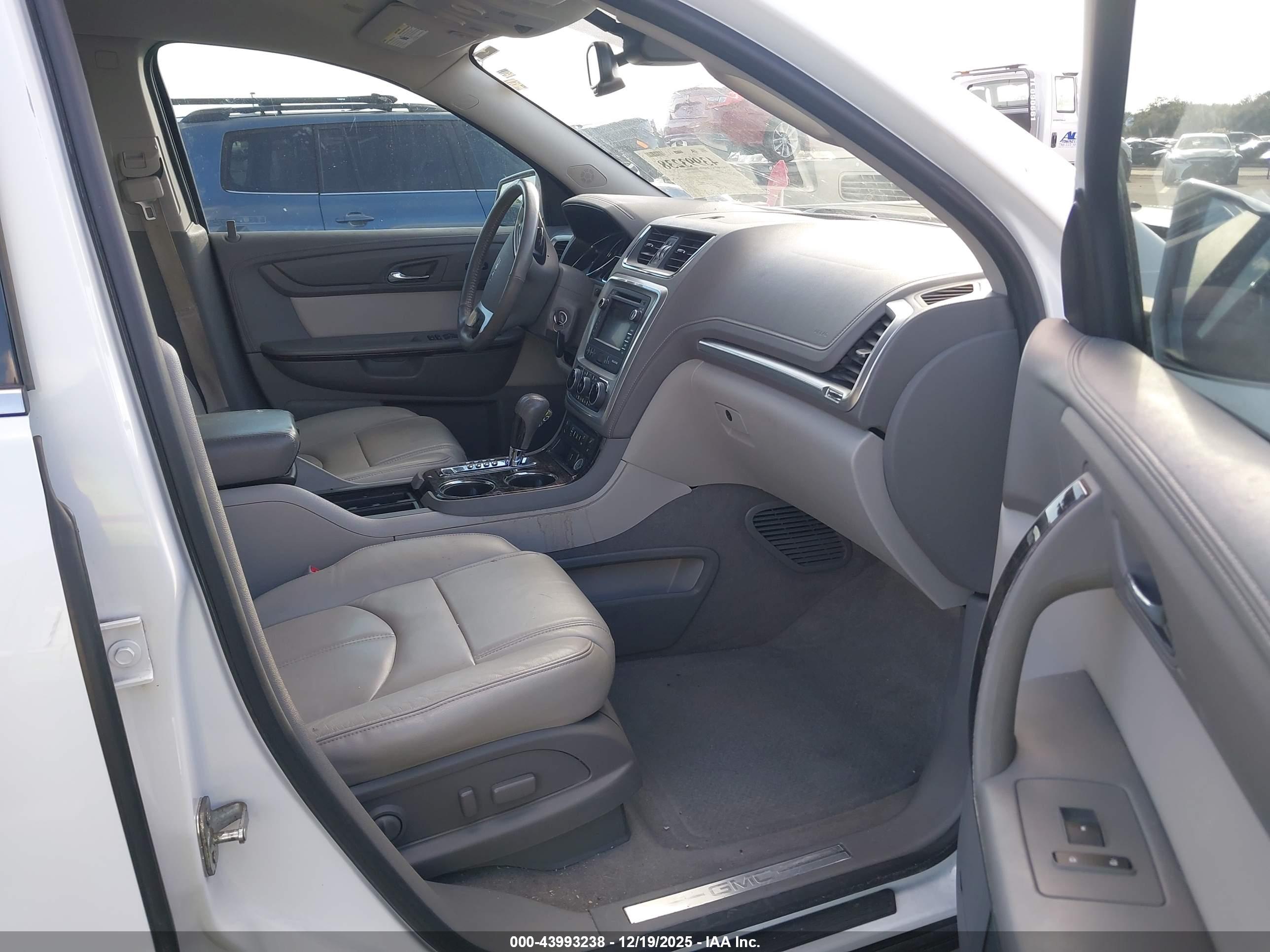 GMC ACADIA image 5
