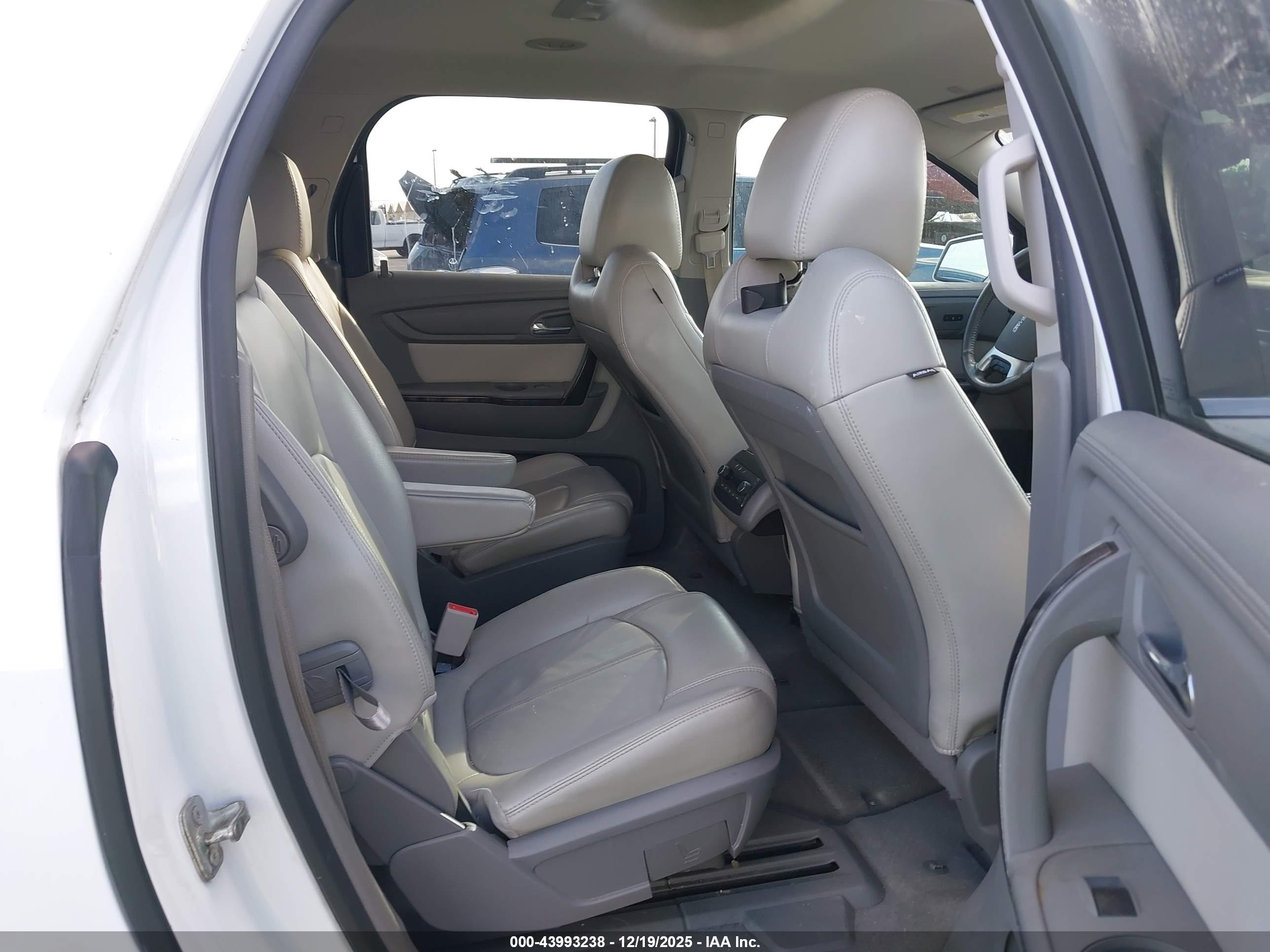 GMC ACADIA image 8