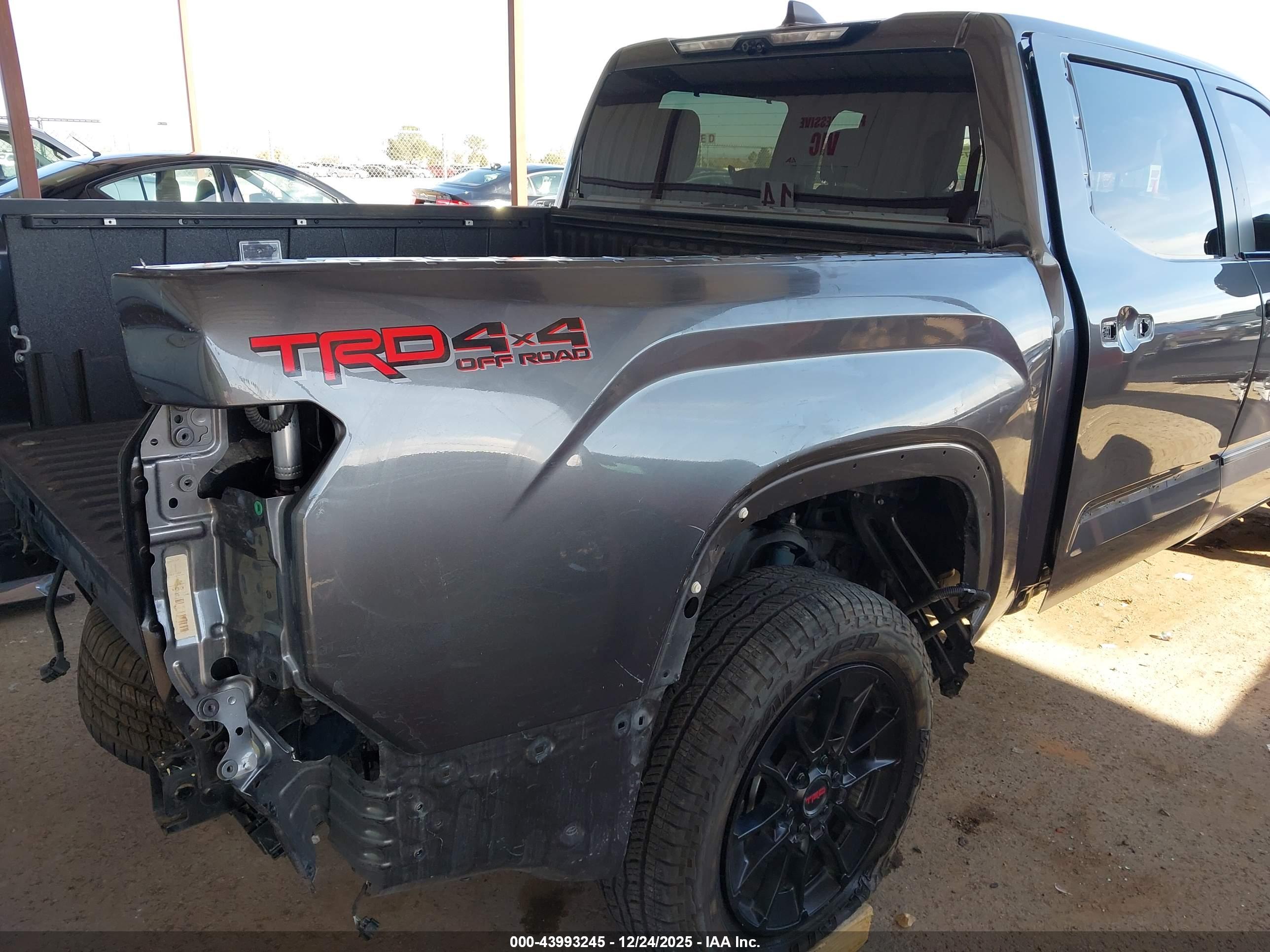 TOYOTA TUNDRA image 6