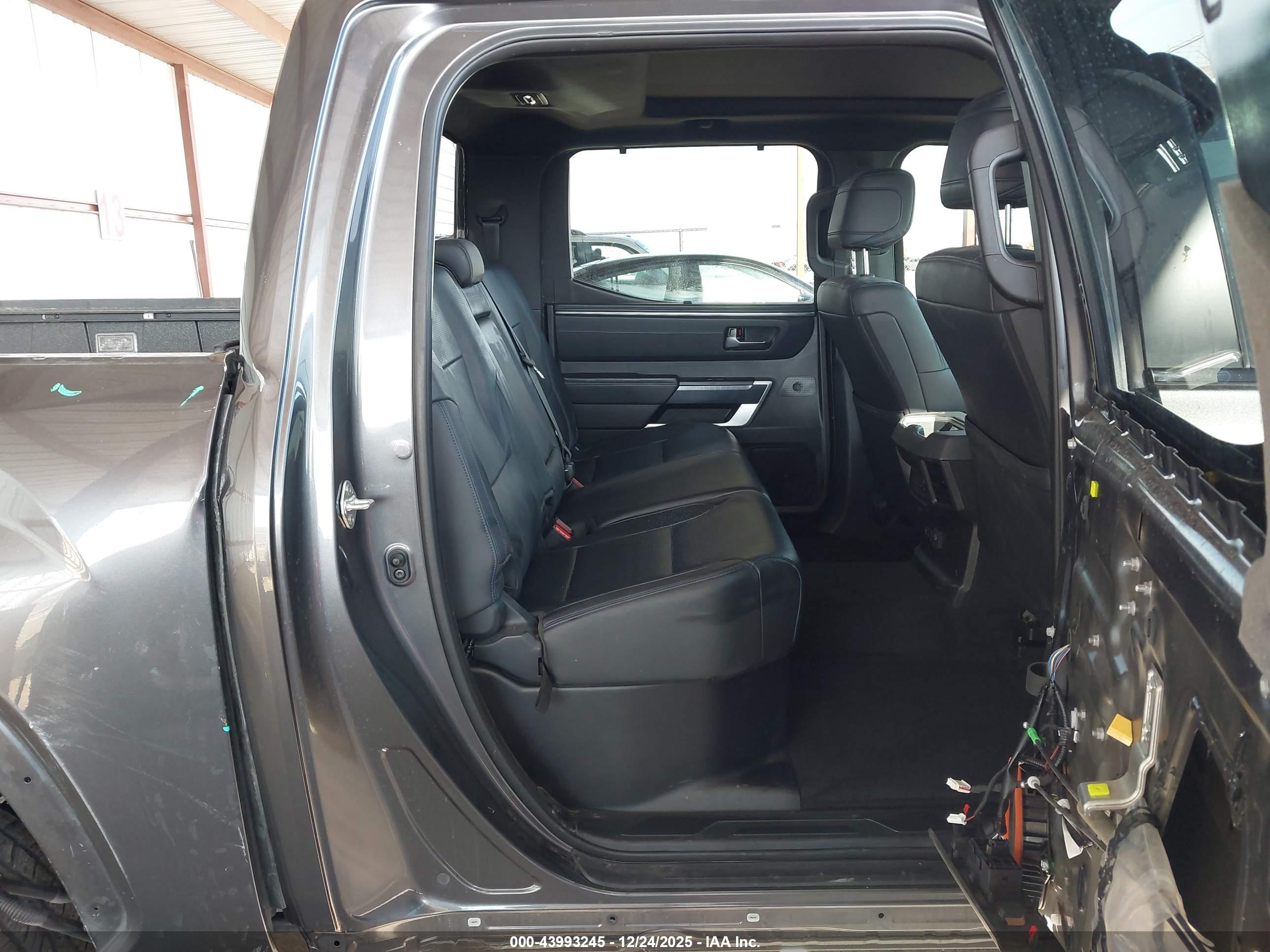 TOYOTA TUNDRA image 8