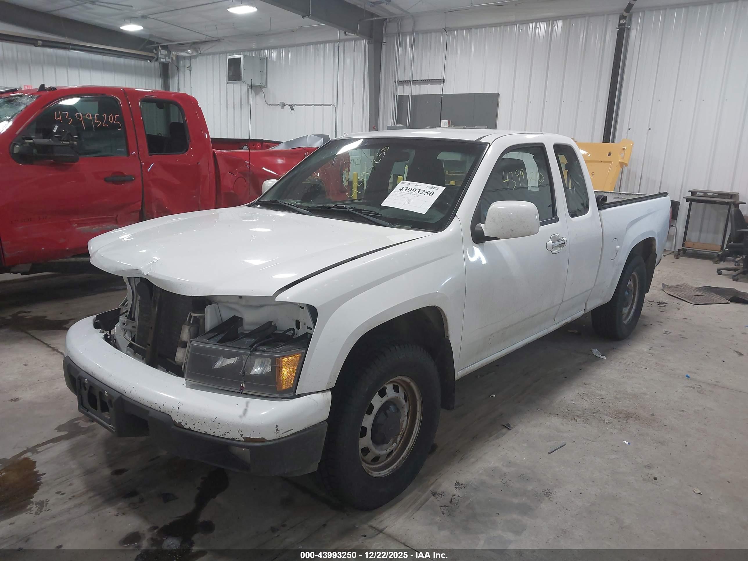 CHEVROLET COLORADO image 2