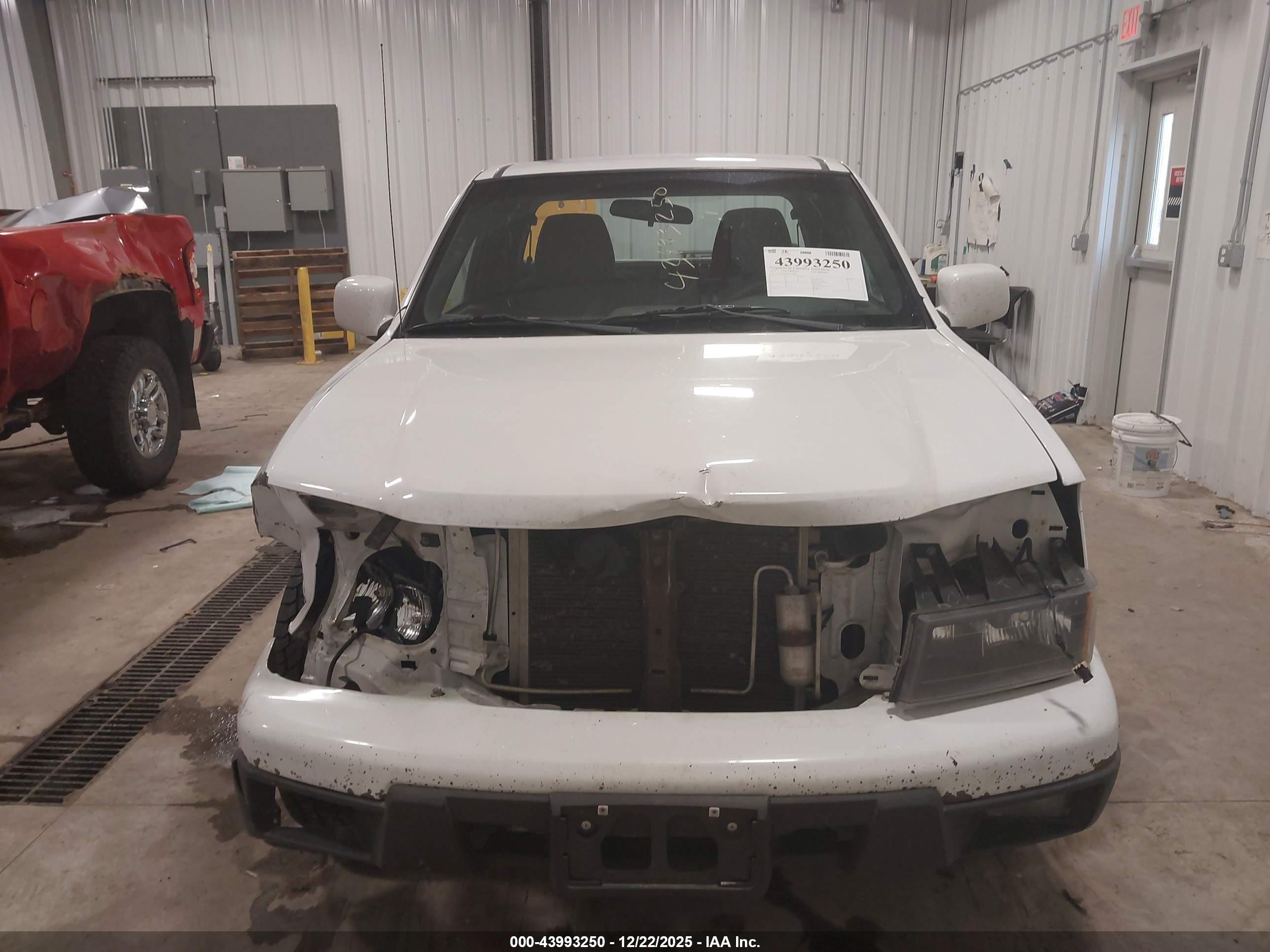 CHEVROLET COLORADO image 6