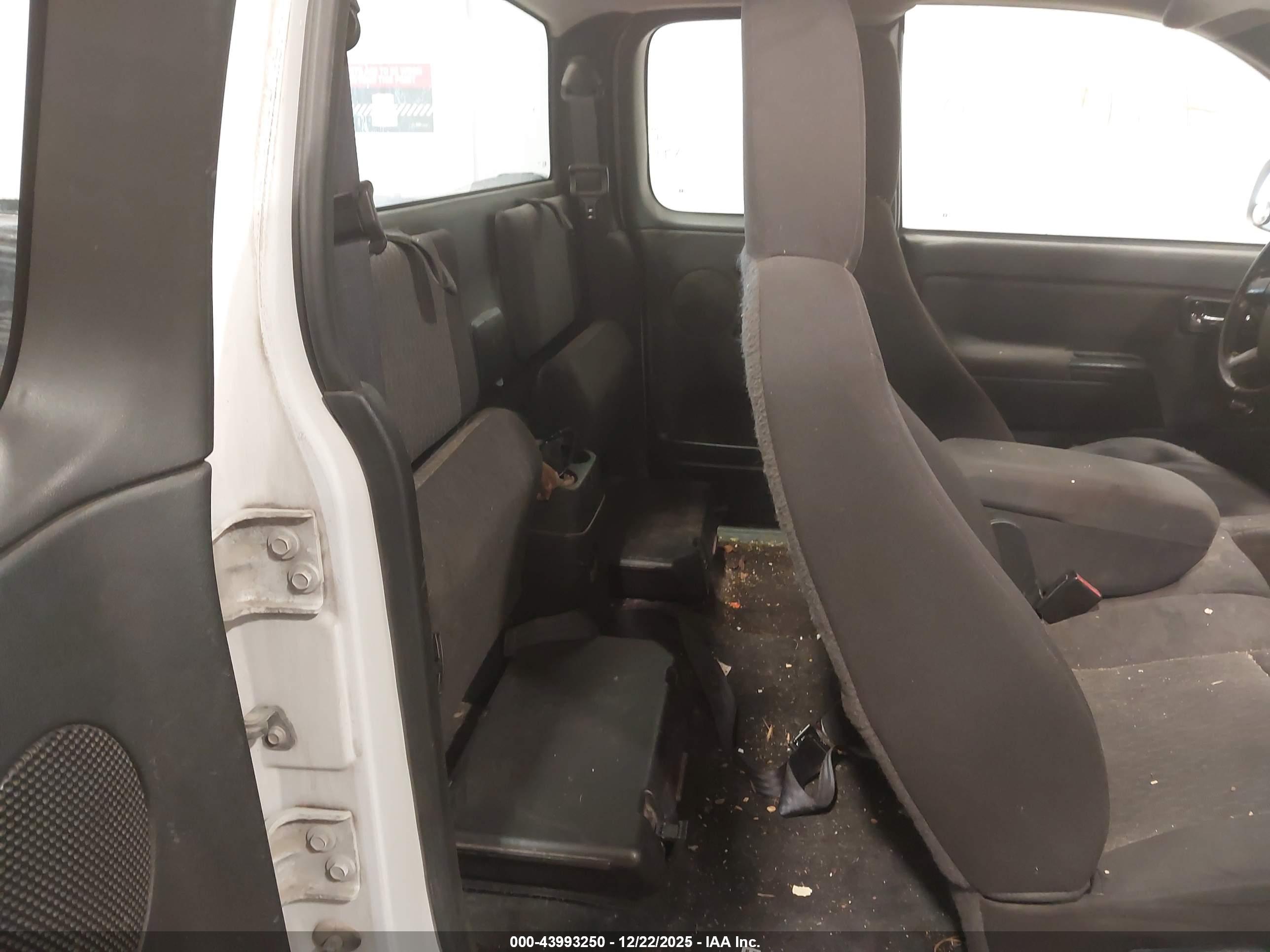 CHEVROLET COLORADO image 8