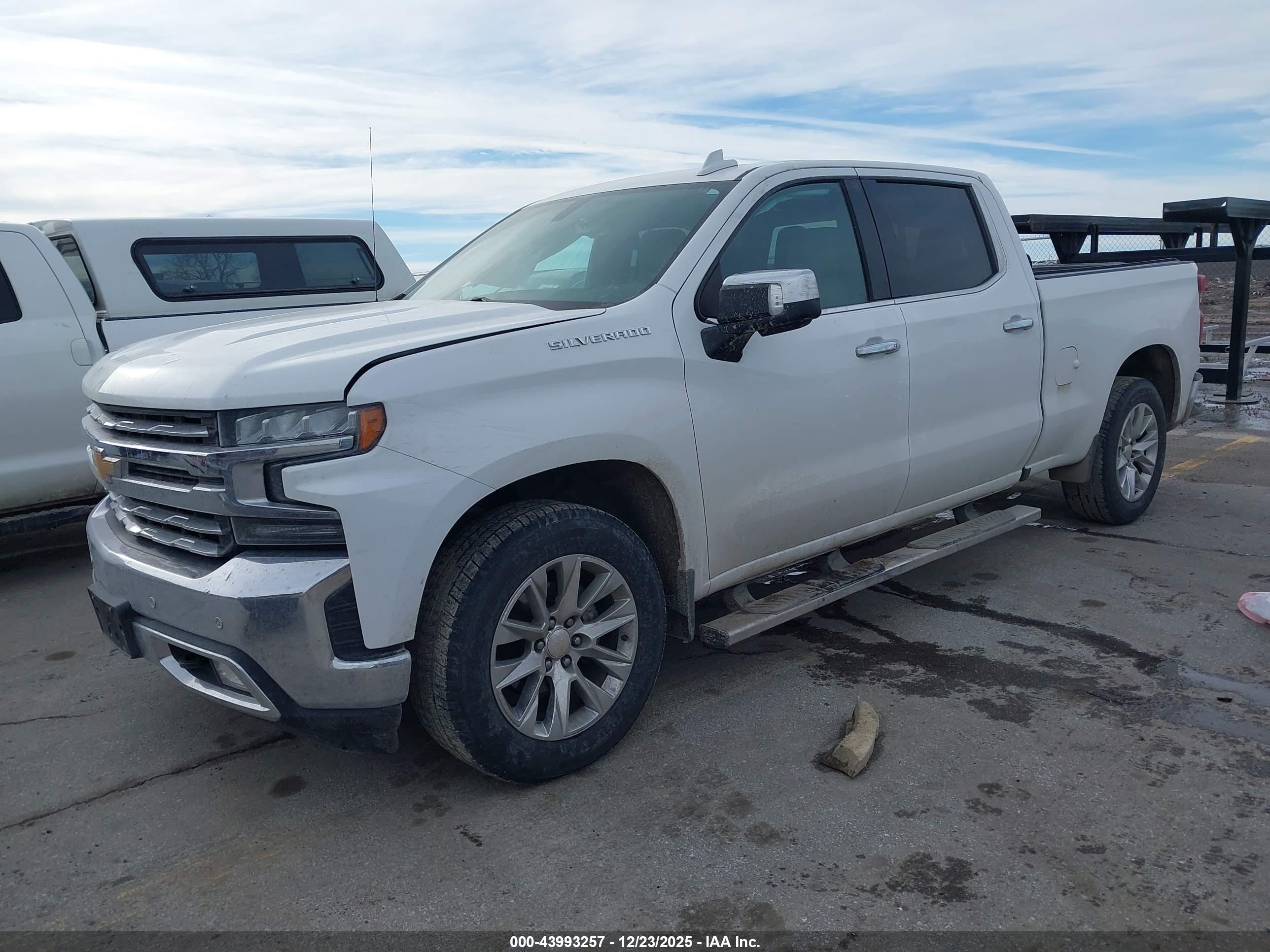 CHEVROLET SILVERADO image 2