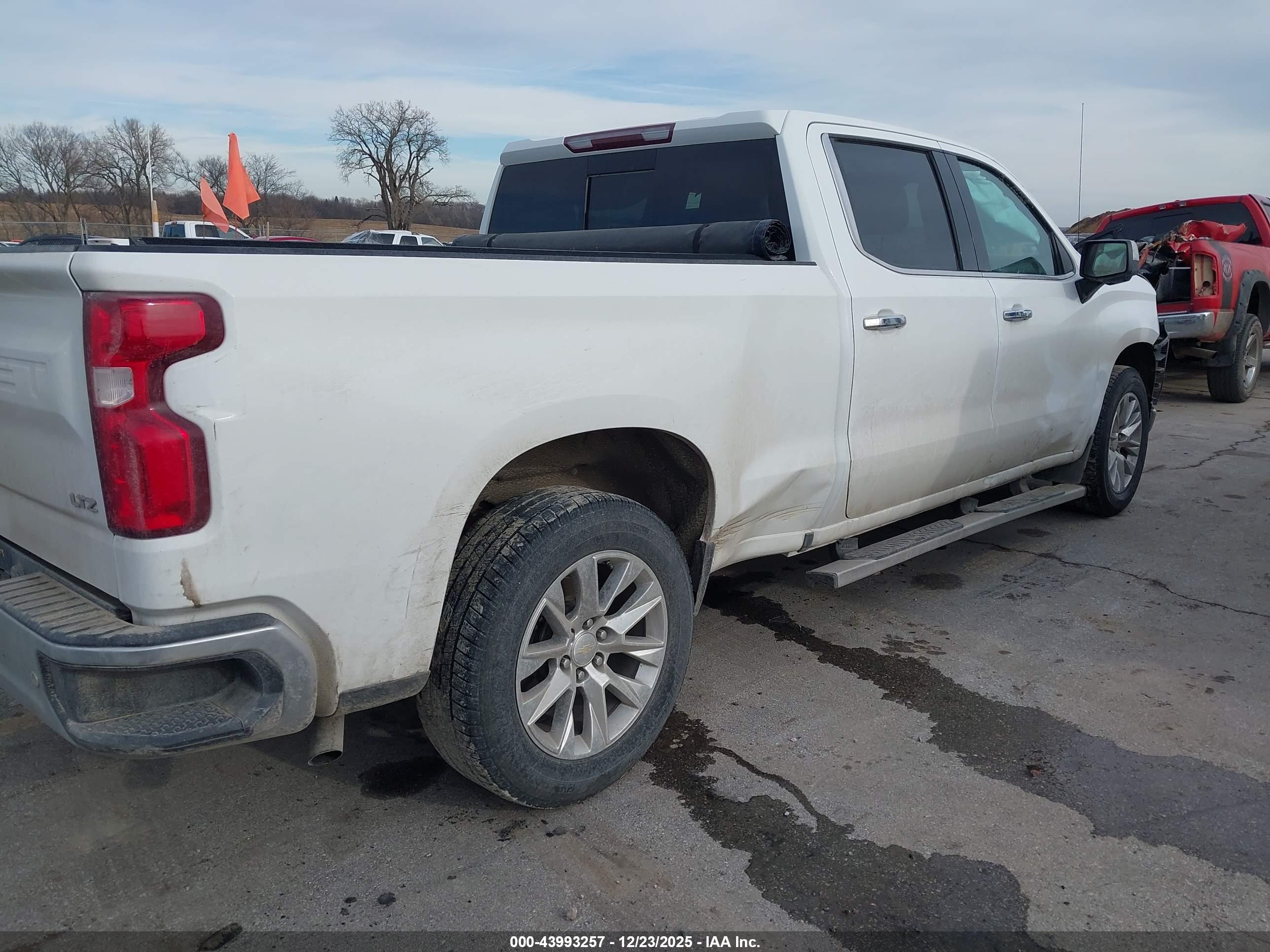 CHEVROLET SILVERADO image 4