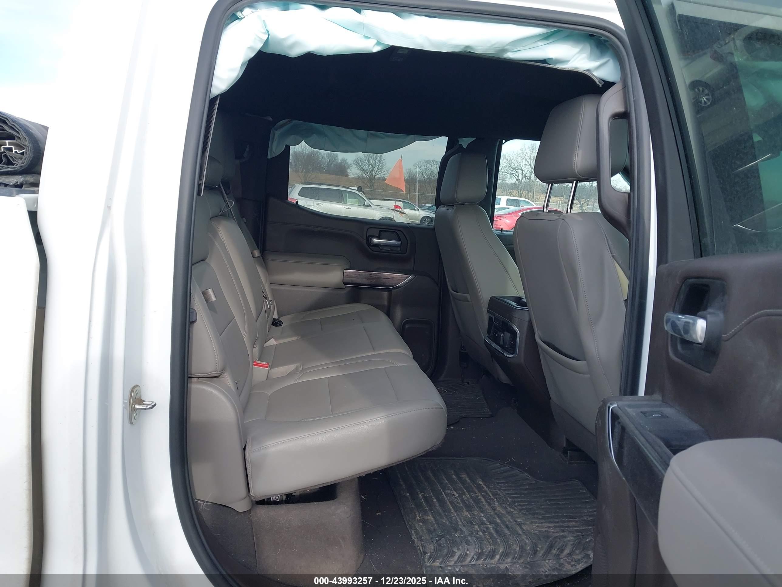 CHEVROLET SILVERADO image 8