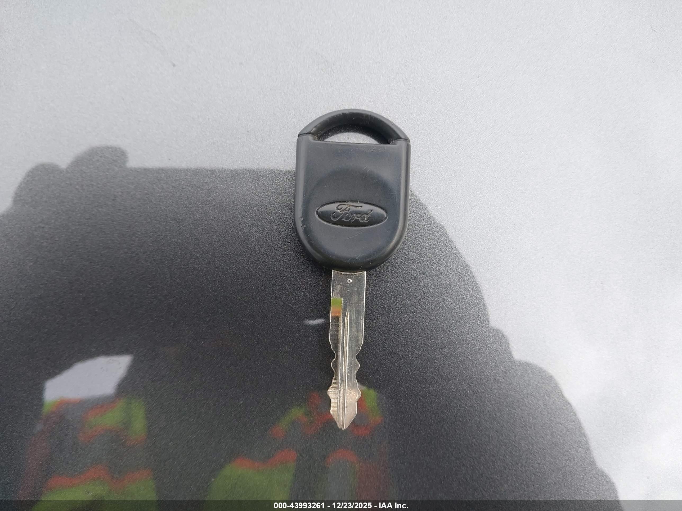 FORD TAURUS image 11