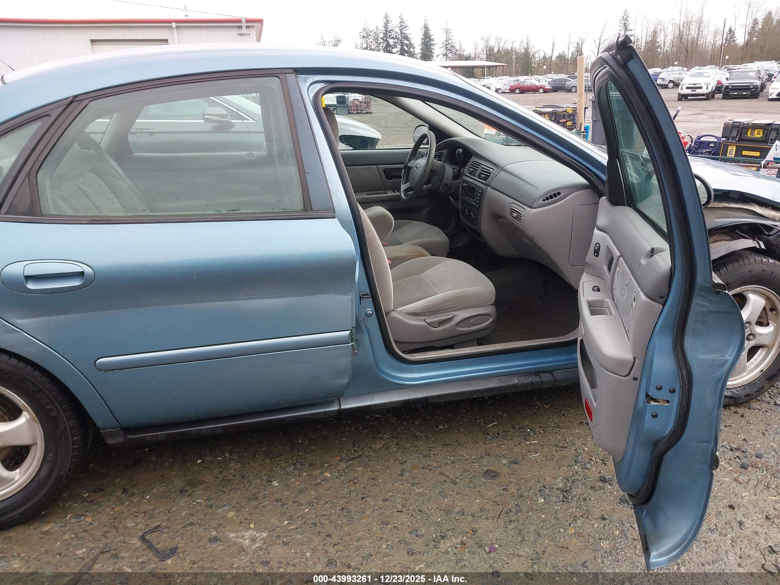 FORD TAURUS image 5