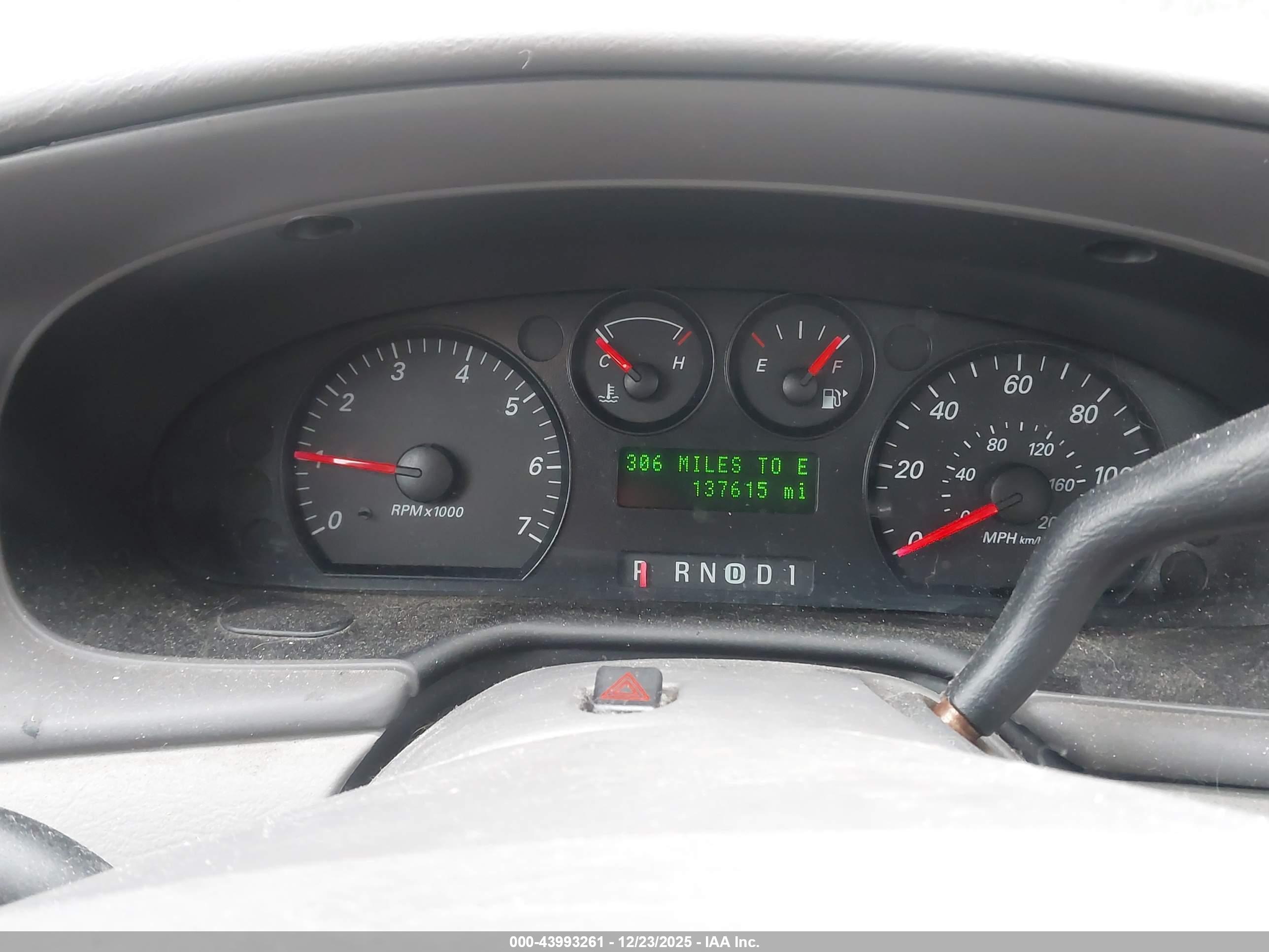 FORD TAURUS image 7