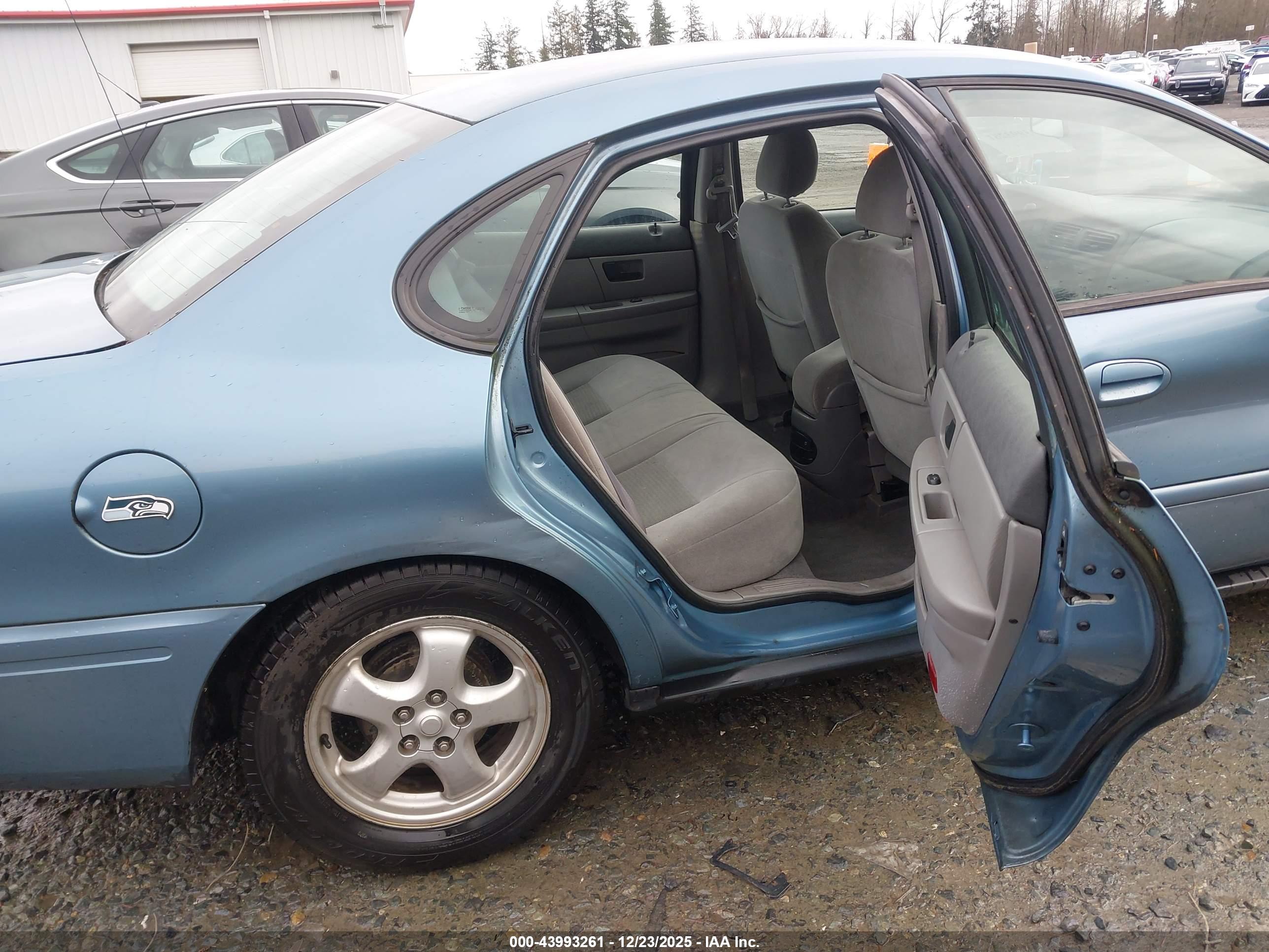 FORD TAURUS image 8
