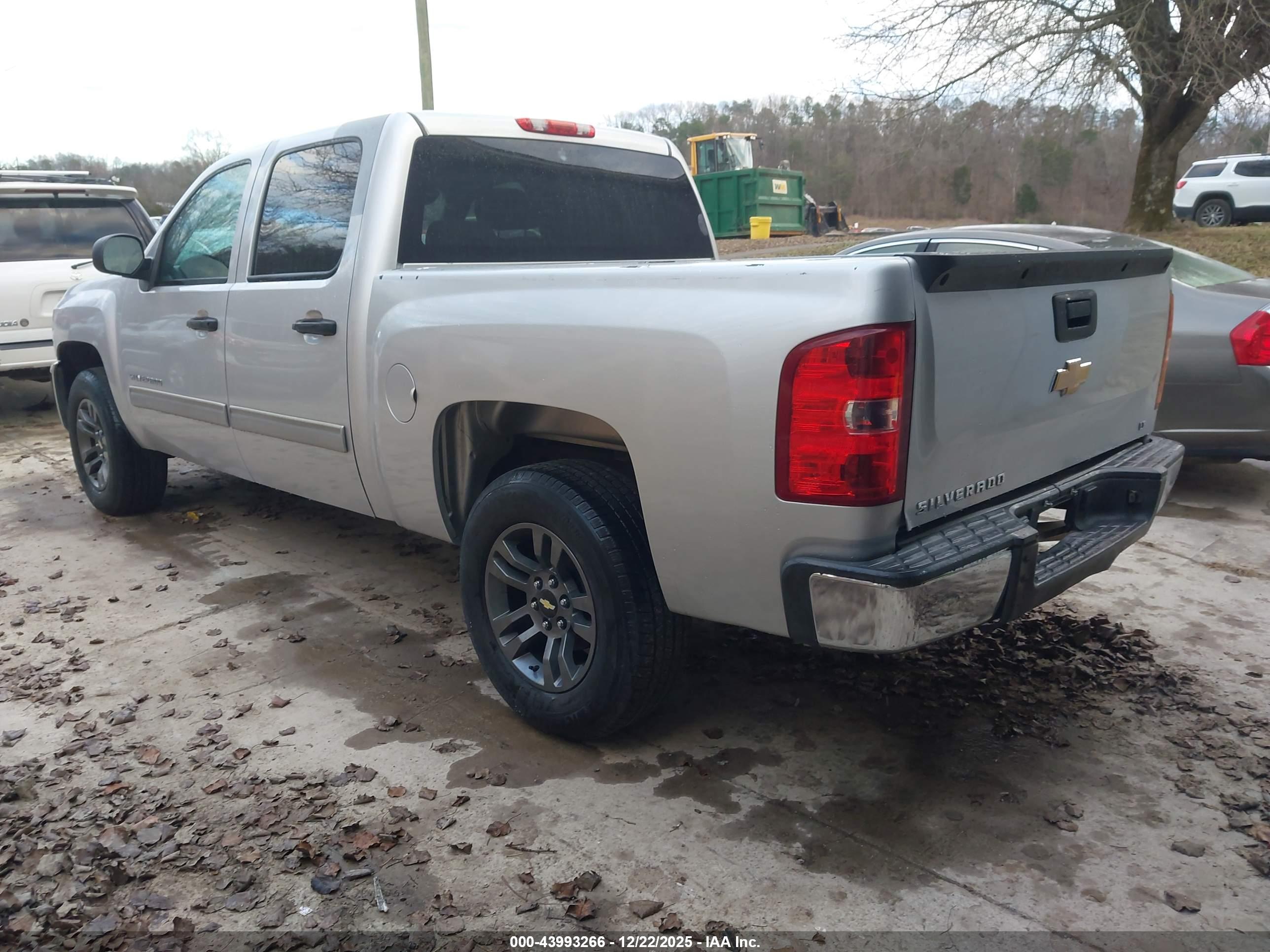 CHEVROLET SILVERADO image 3