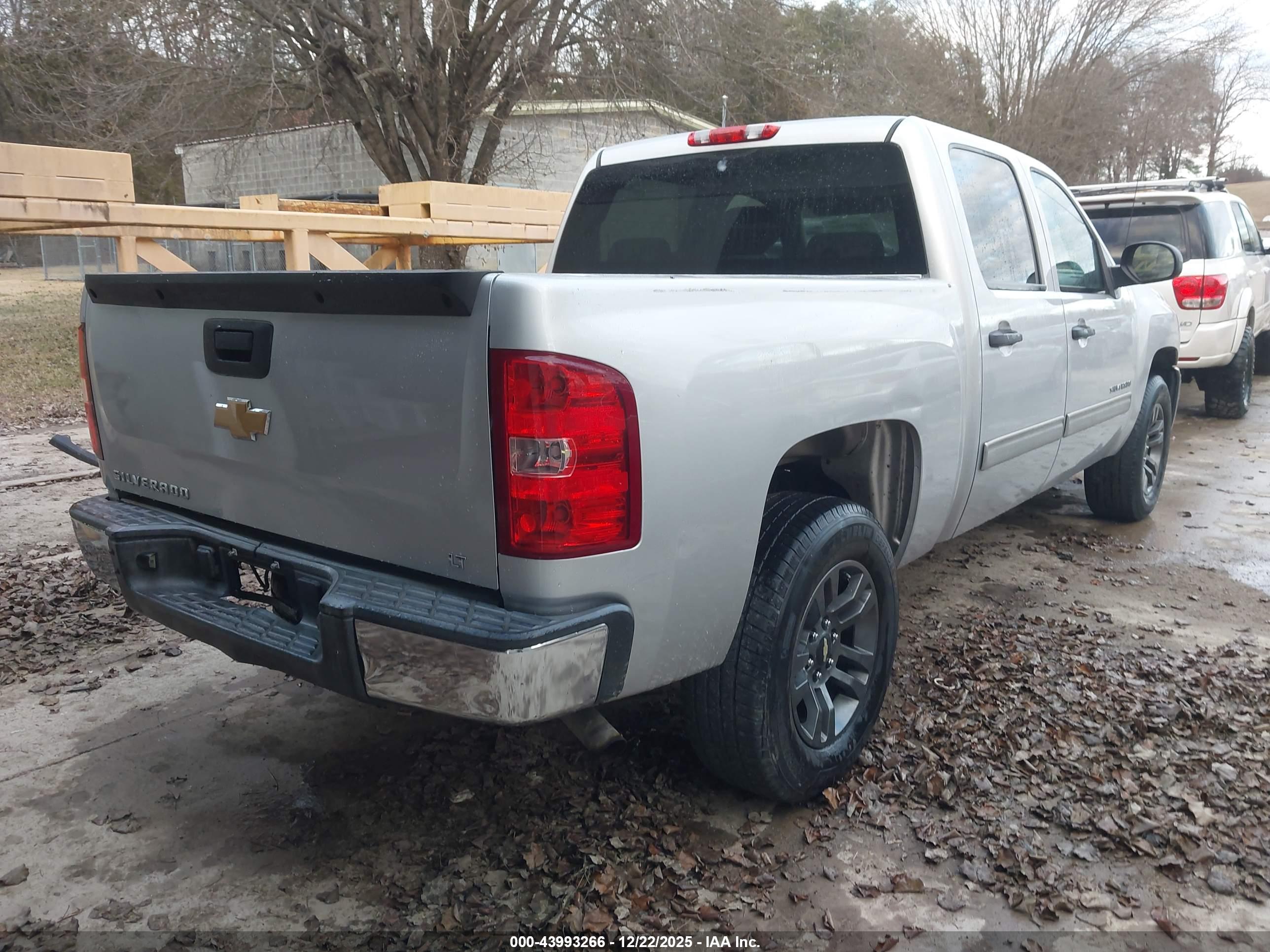 CHEVROLET SILVERADO image 4