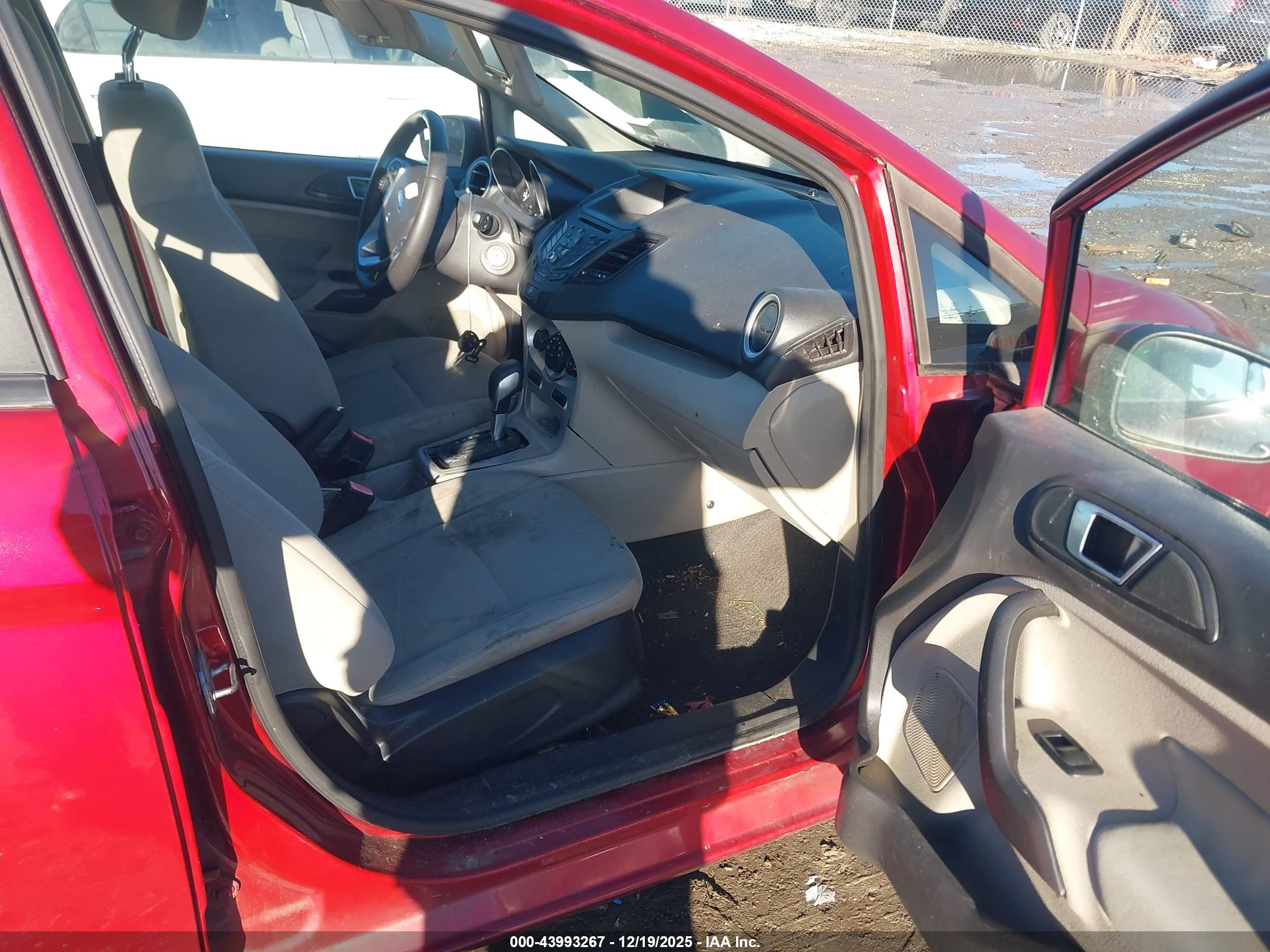 FORD FIESTA image 5