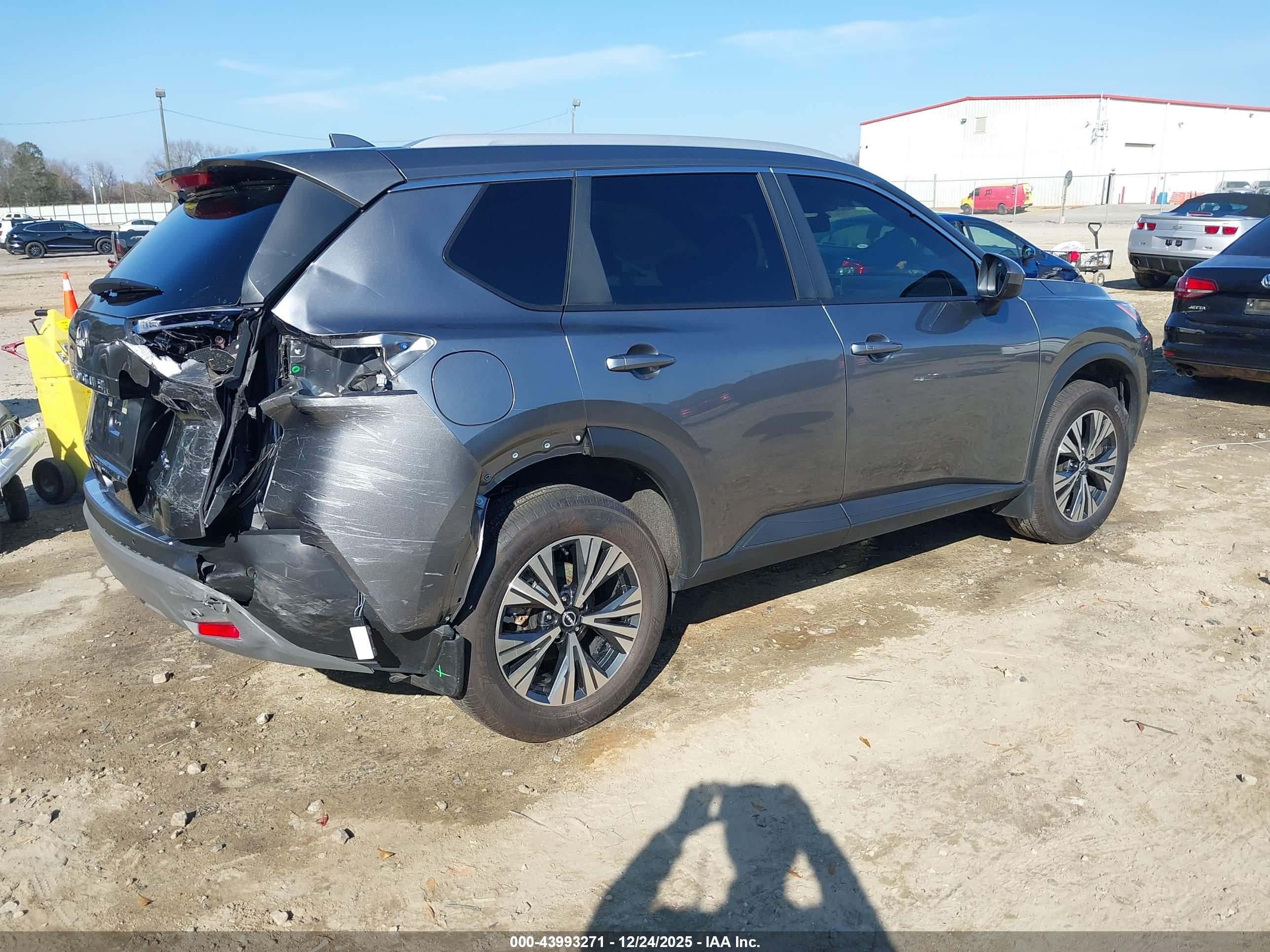 NISSAN ROGUE image 4
