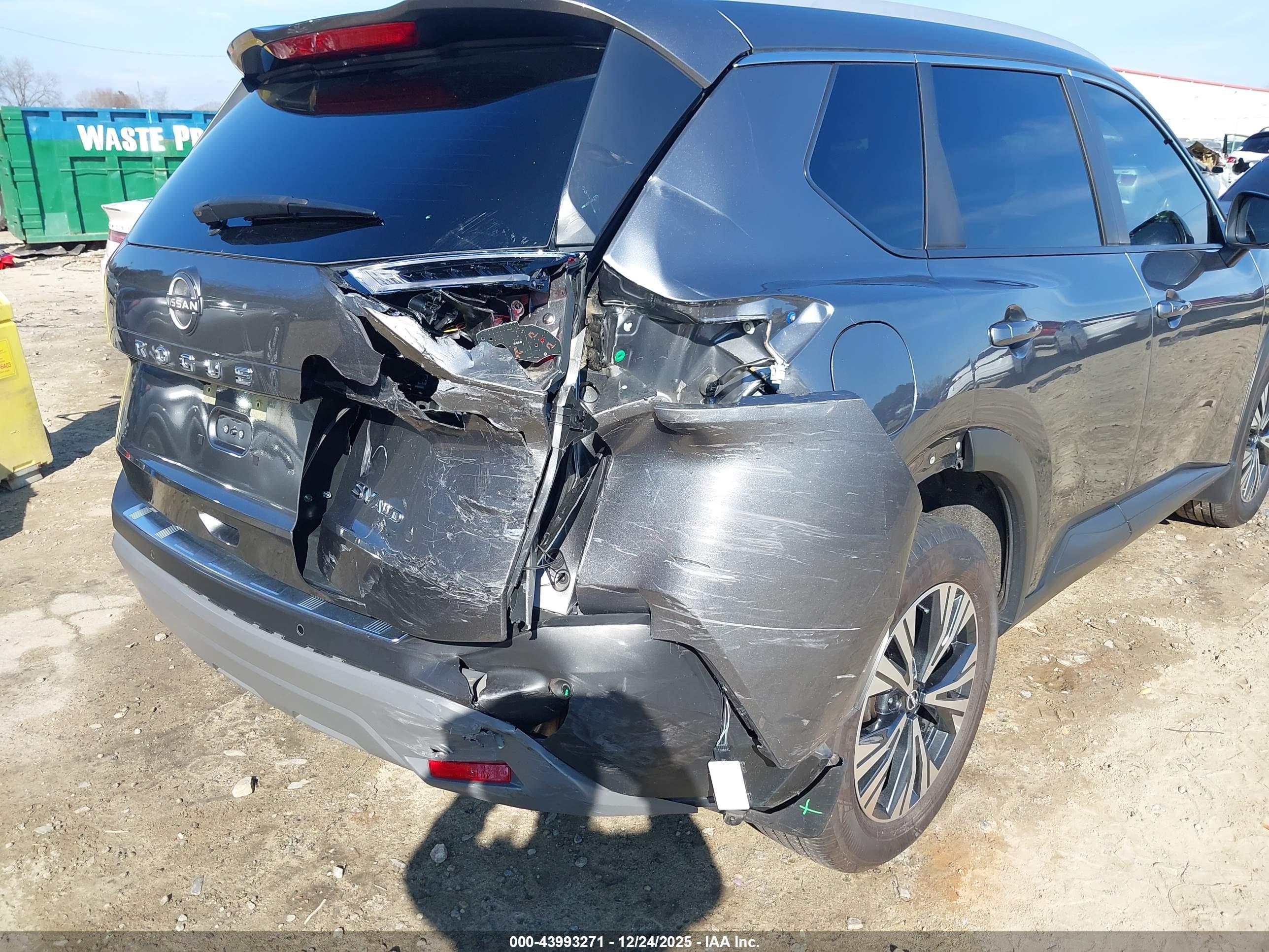 NISSAN ROGUE image 6