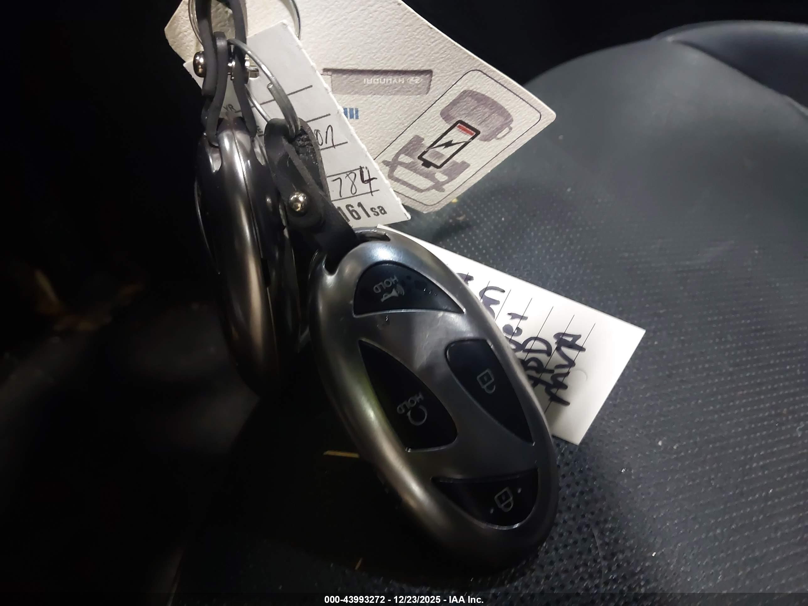 HYUNDAI TUCSON image 11