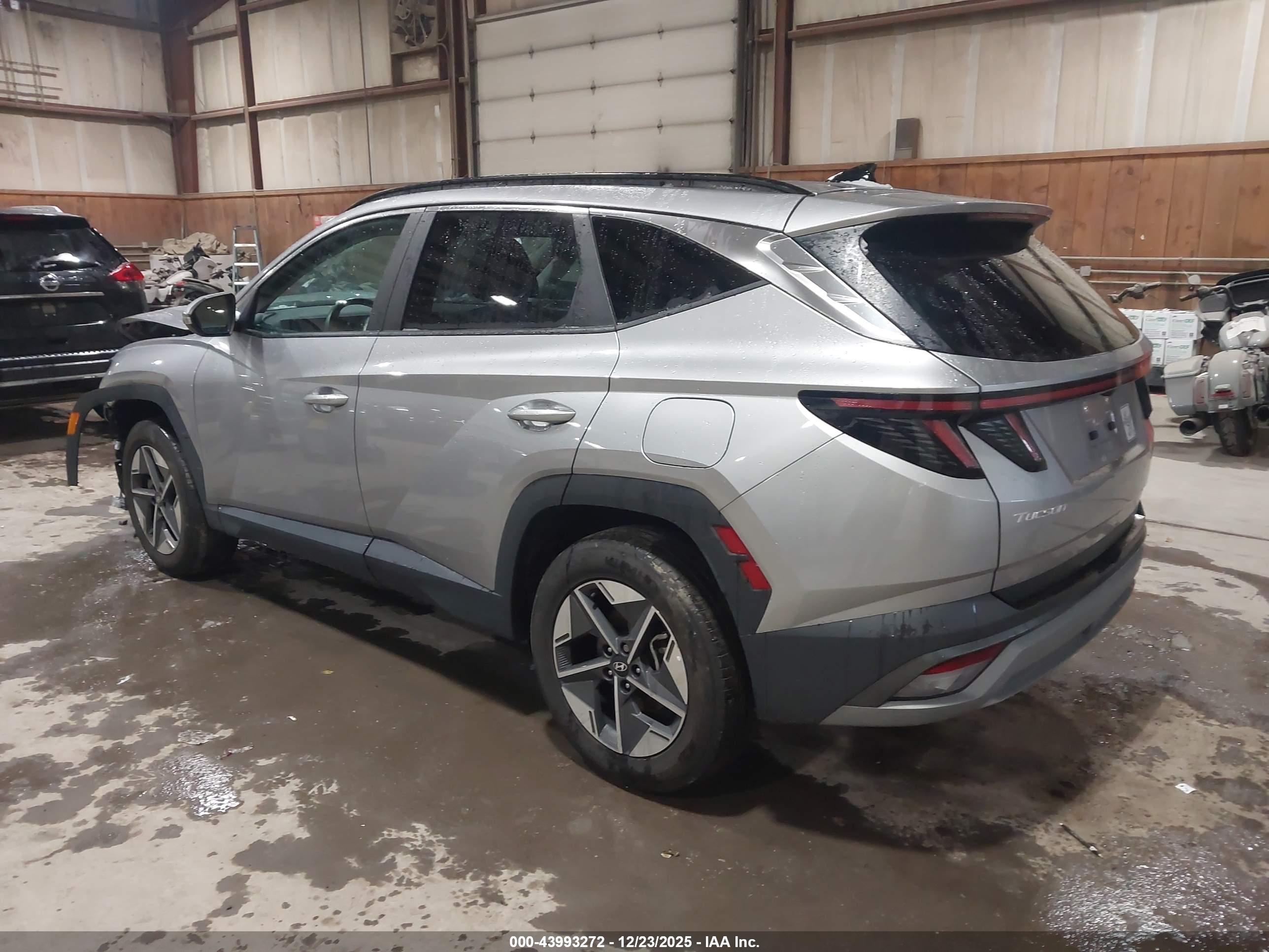 HYUNDAI TUCSON image 3