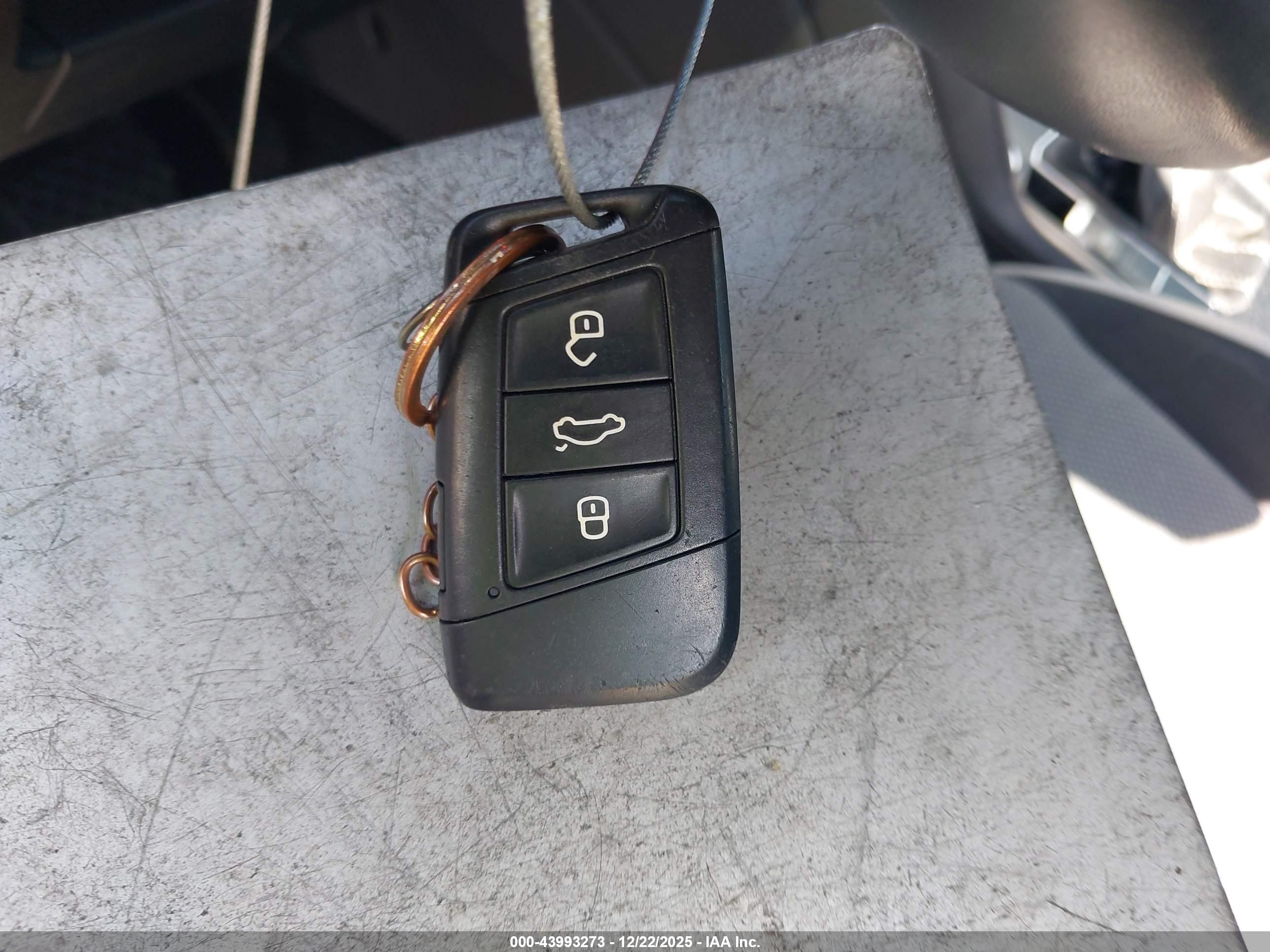 VOLKSWAGEN TAOS image 11