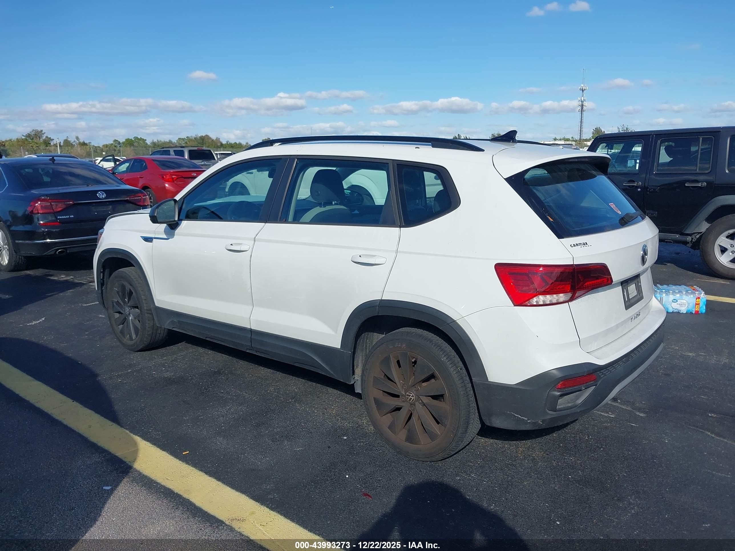 VOLKSWAGEN TAOS image 3