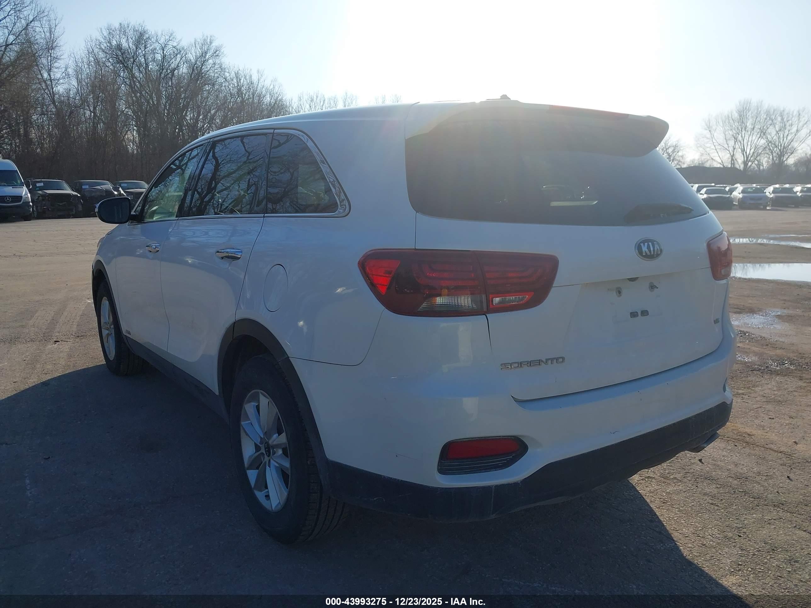 KIA SORENTO image 3