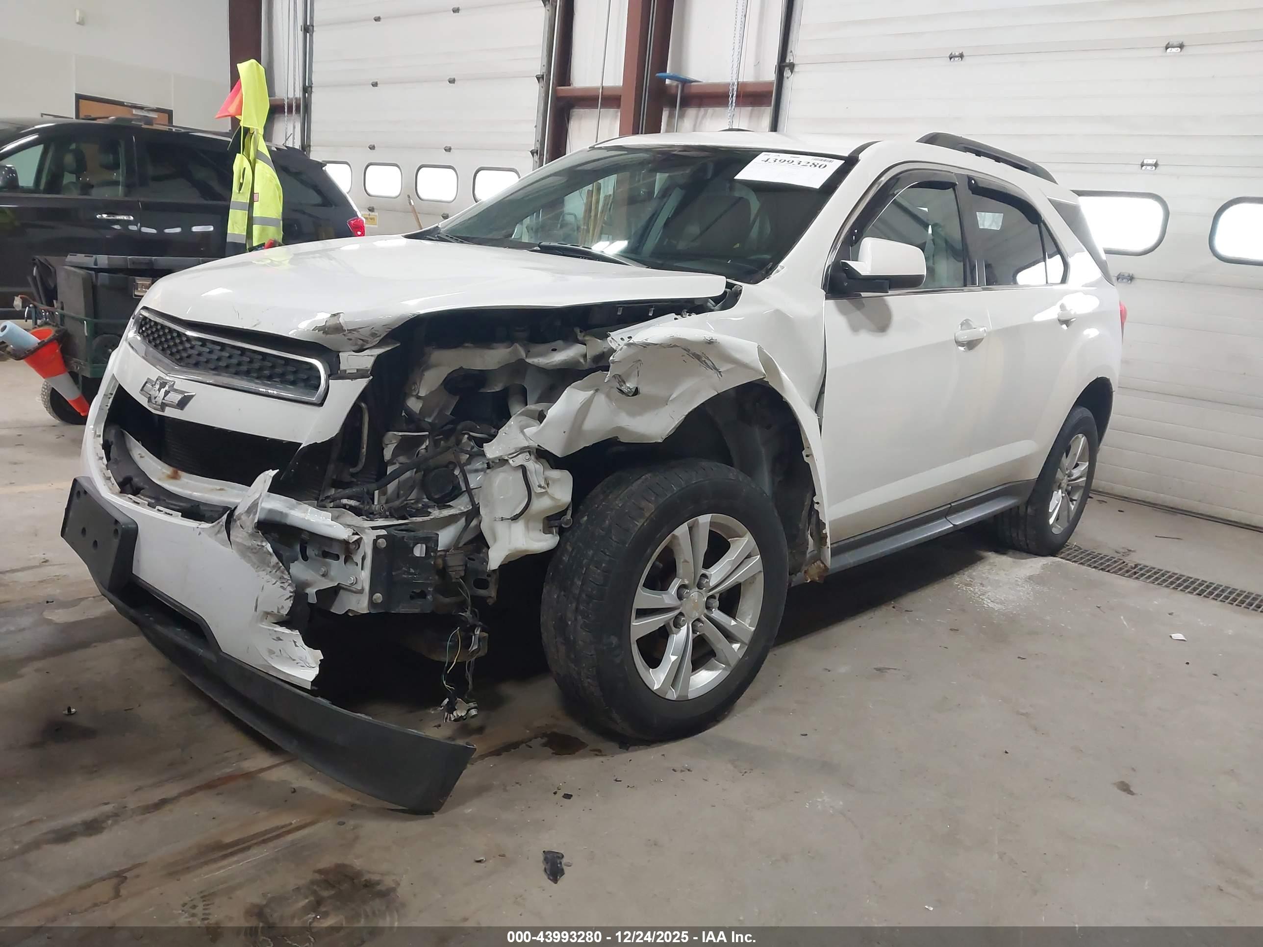 CHEVROLET EQUINOX image 2