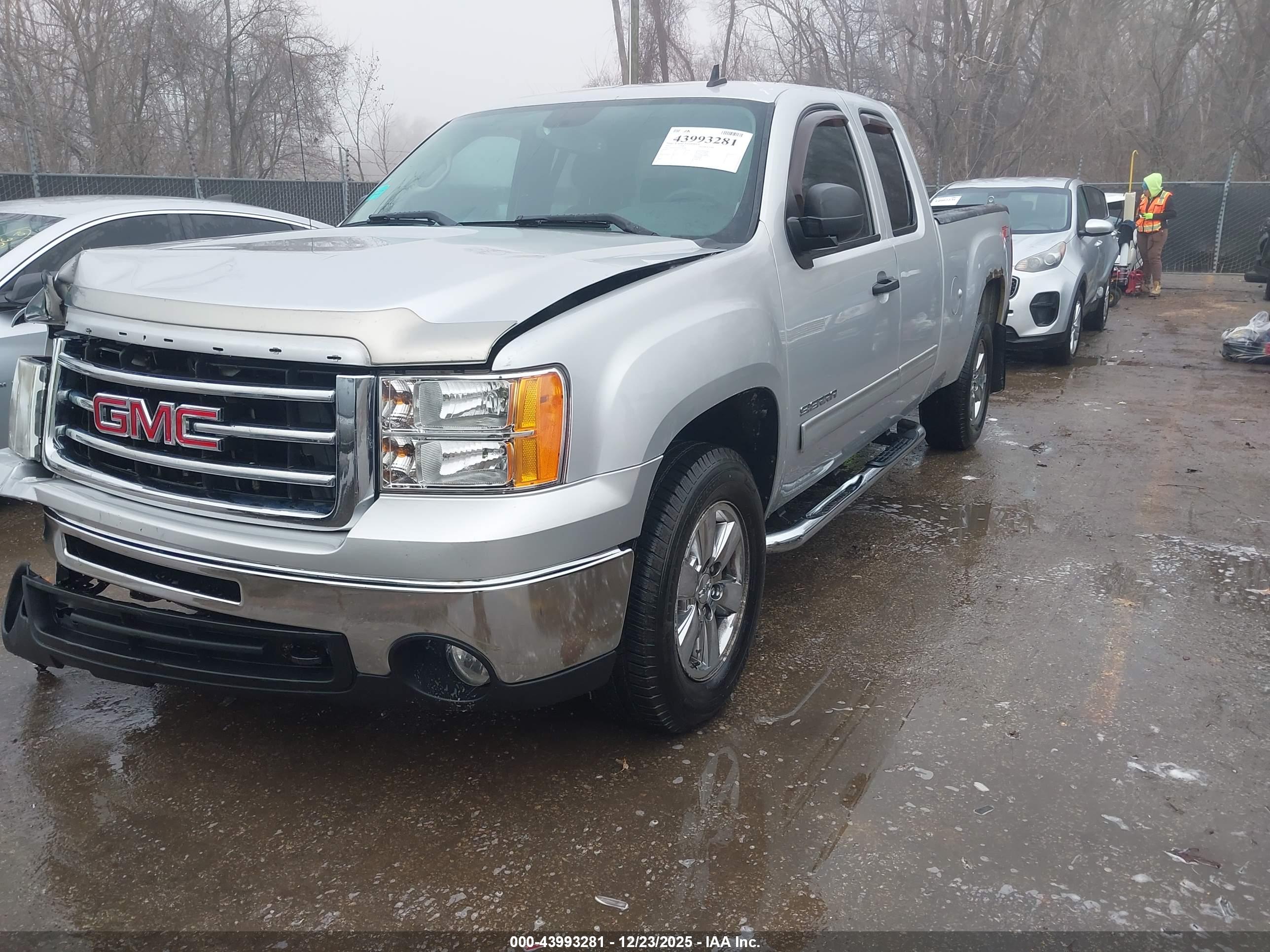 GMC SIERRA image 2