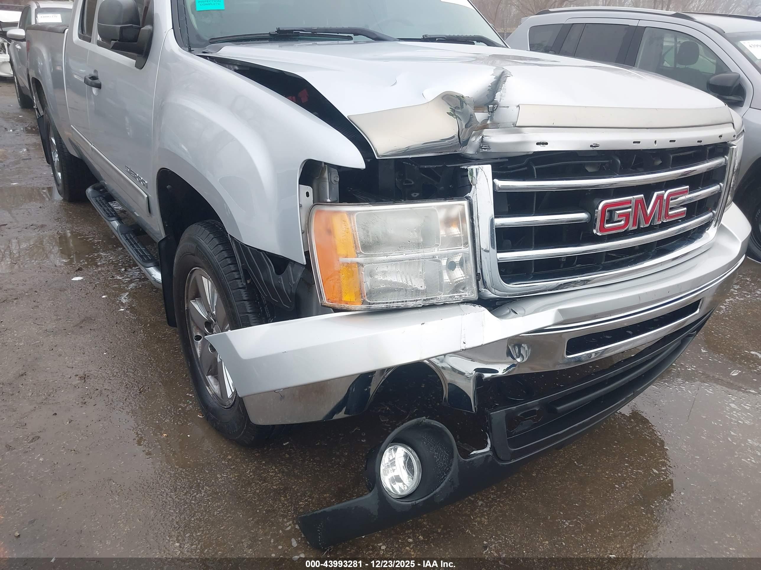 GMC SIERRA image 6
