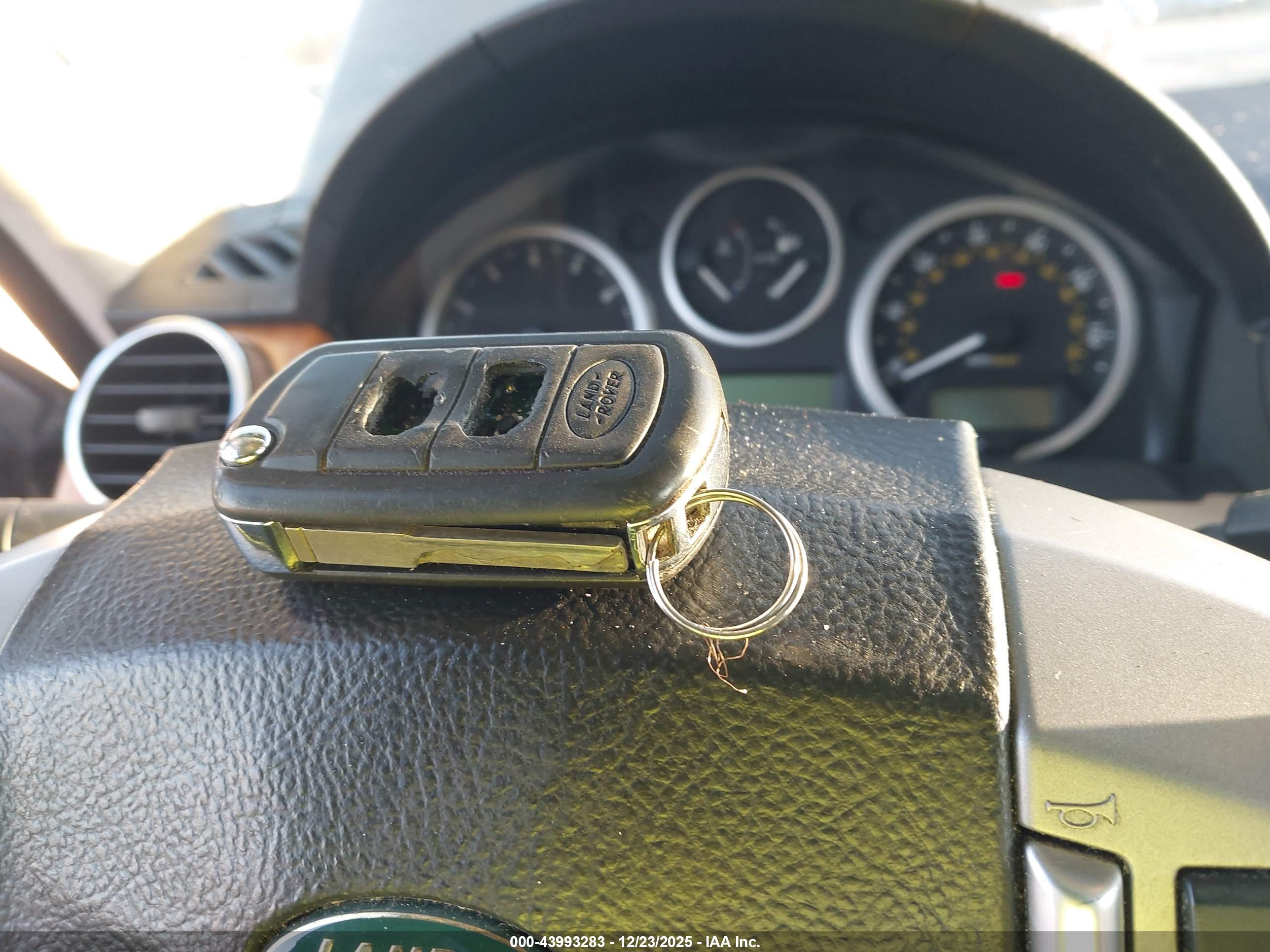 LAND ROVER image 11