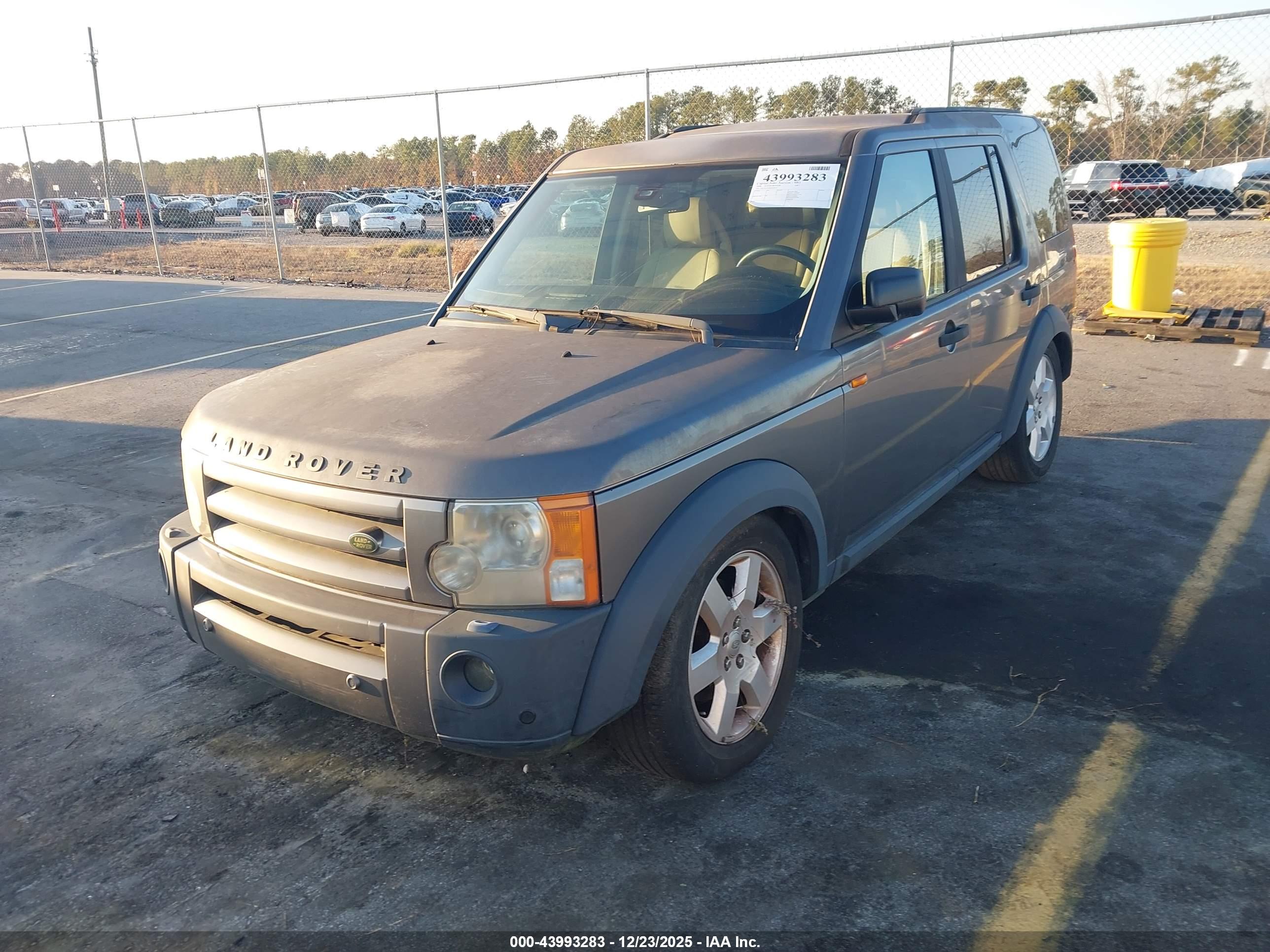 LAND ROVER image 2