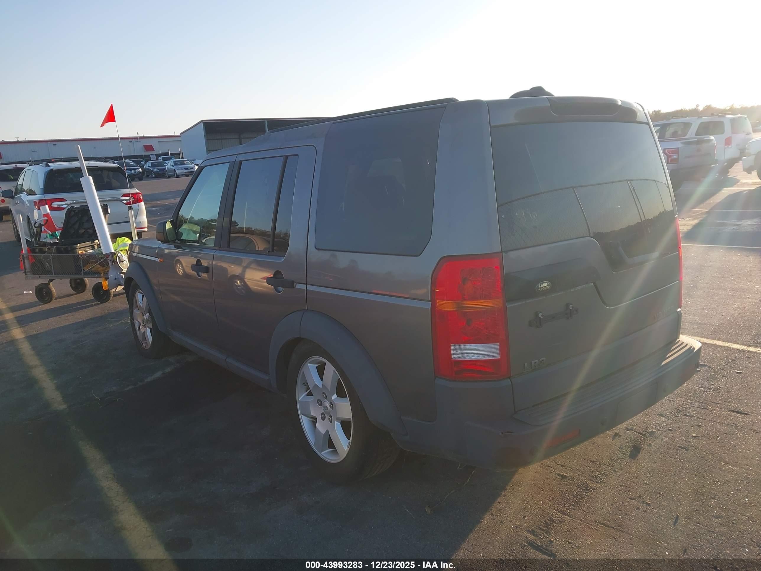 LAND ROVER image 3