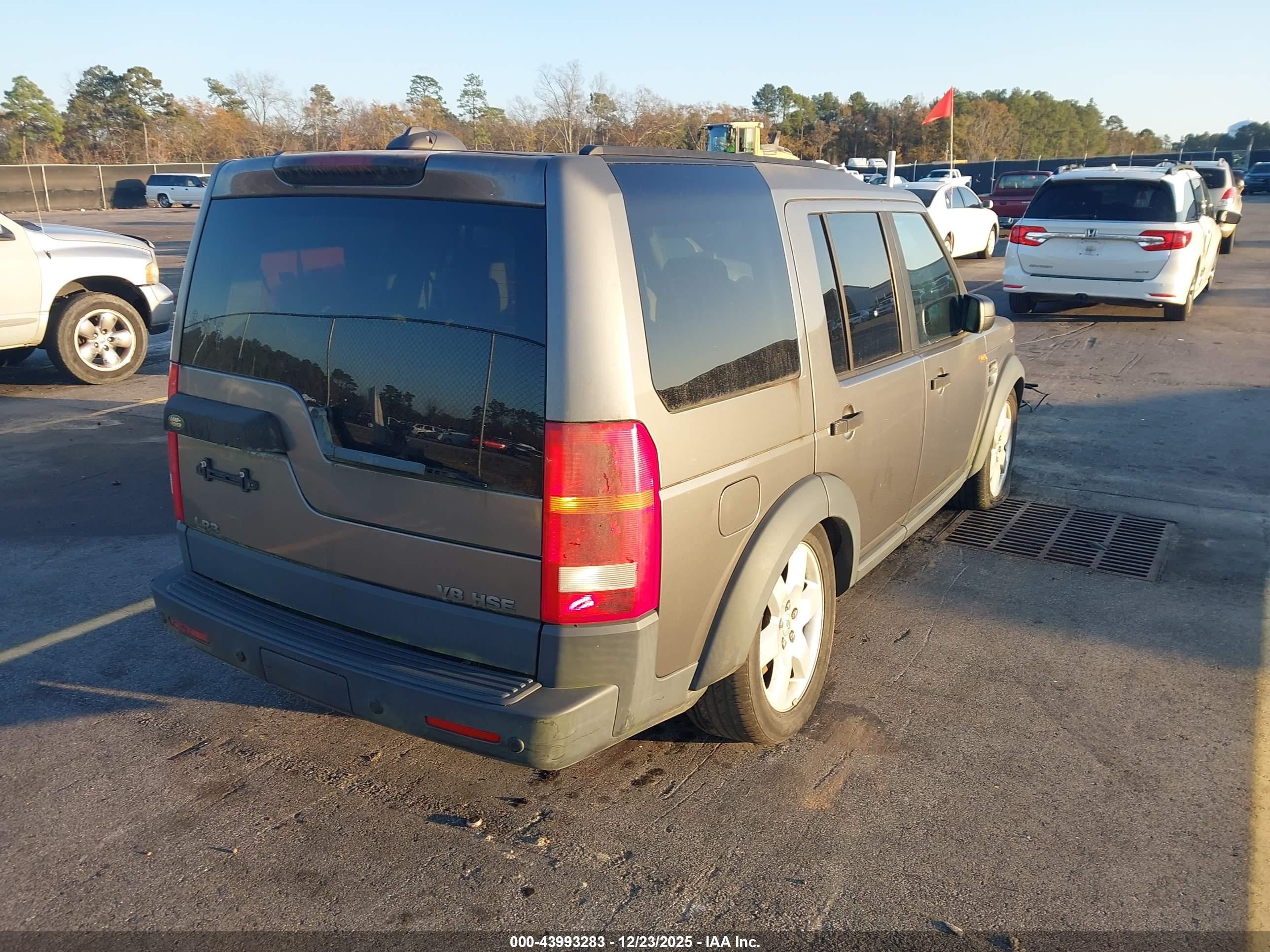 LAND ROVER image 4