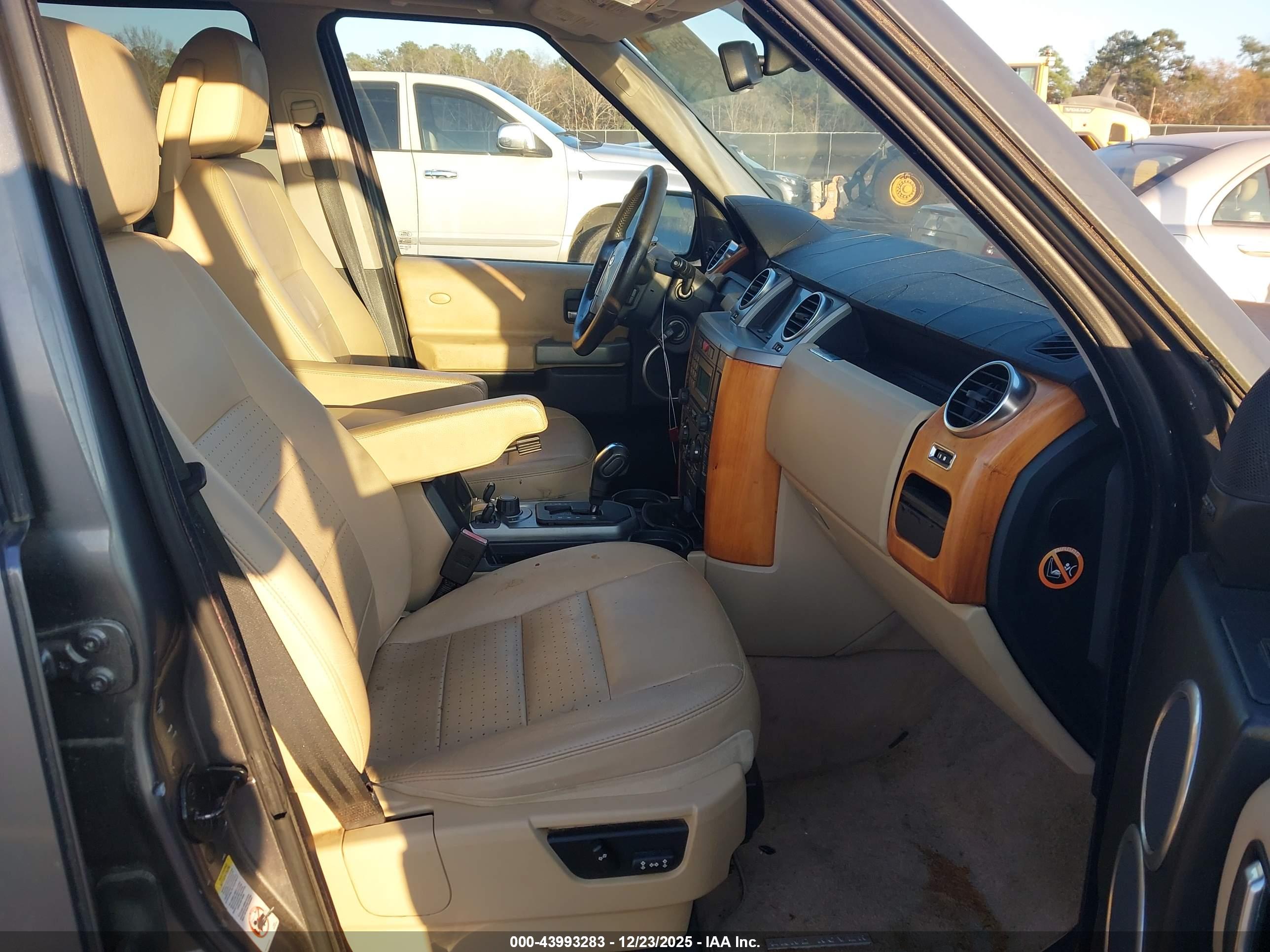 LAND ROVER image 5