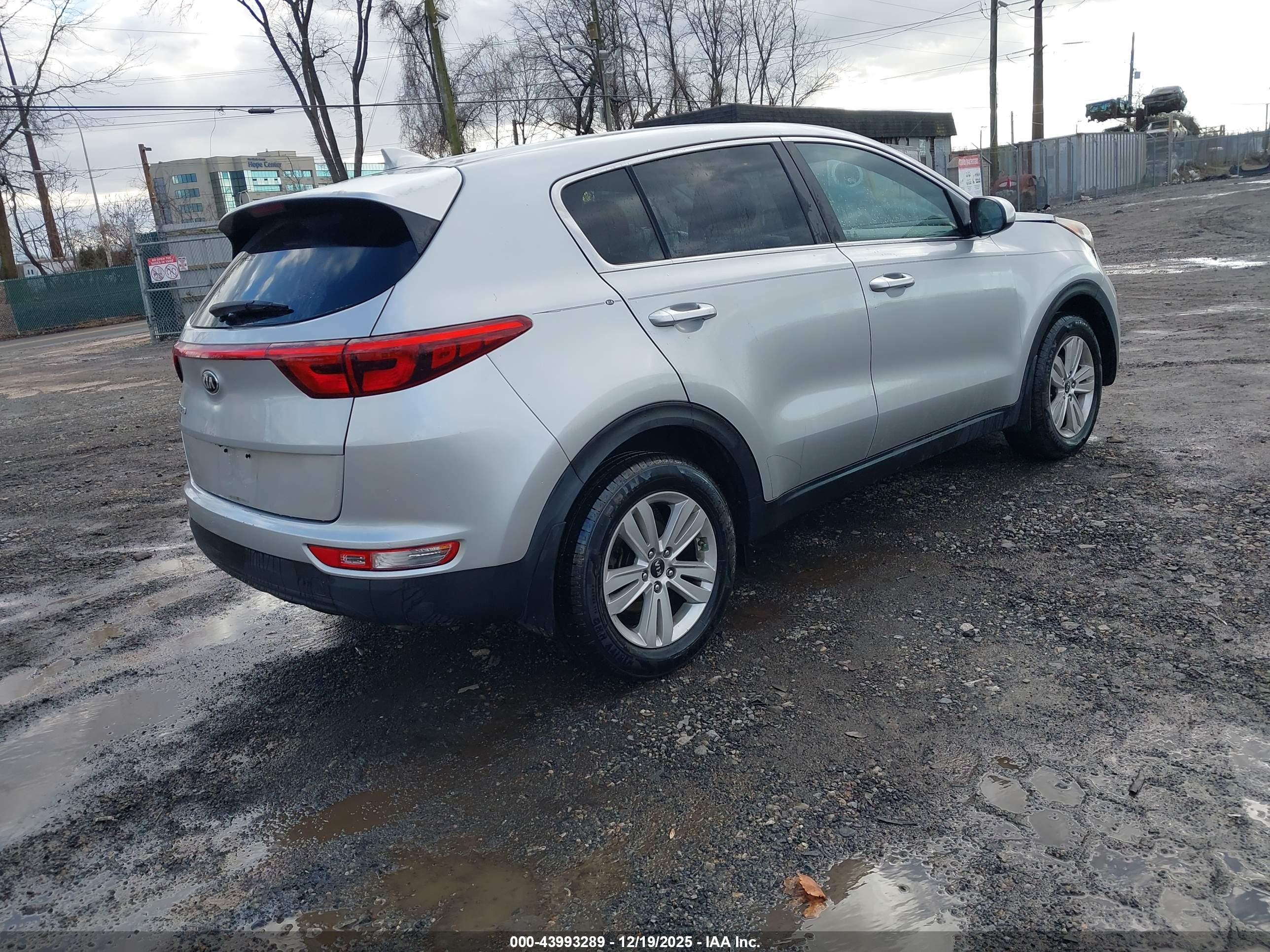 KIA SPORTAGE image 4