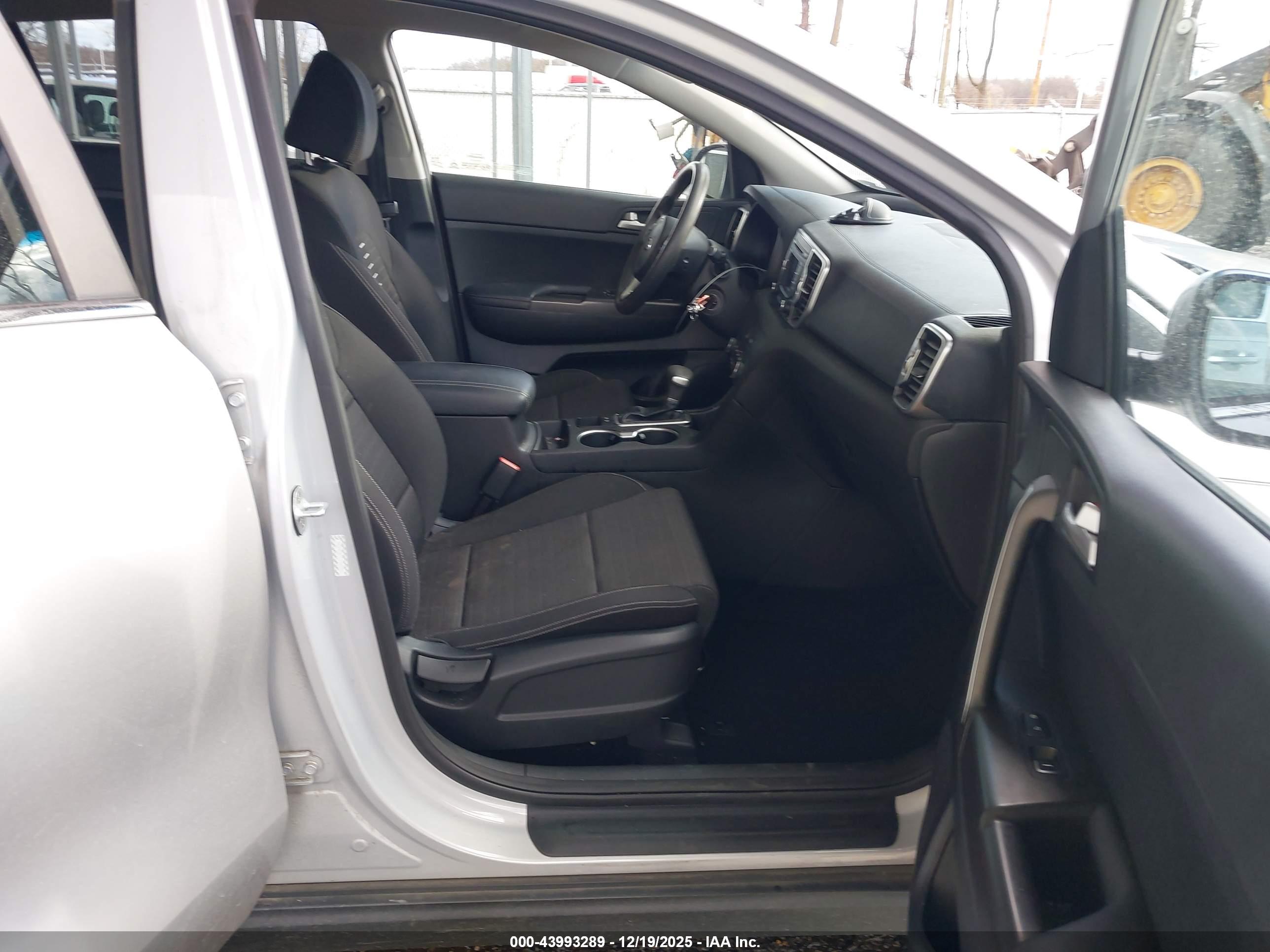 KIA SPORTAGE image 5