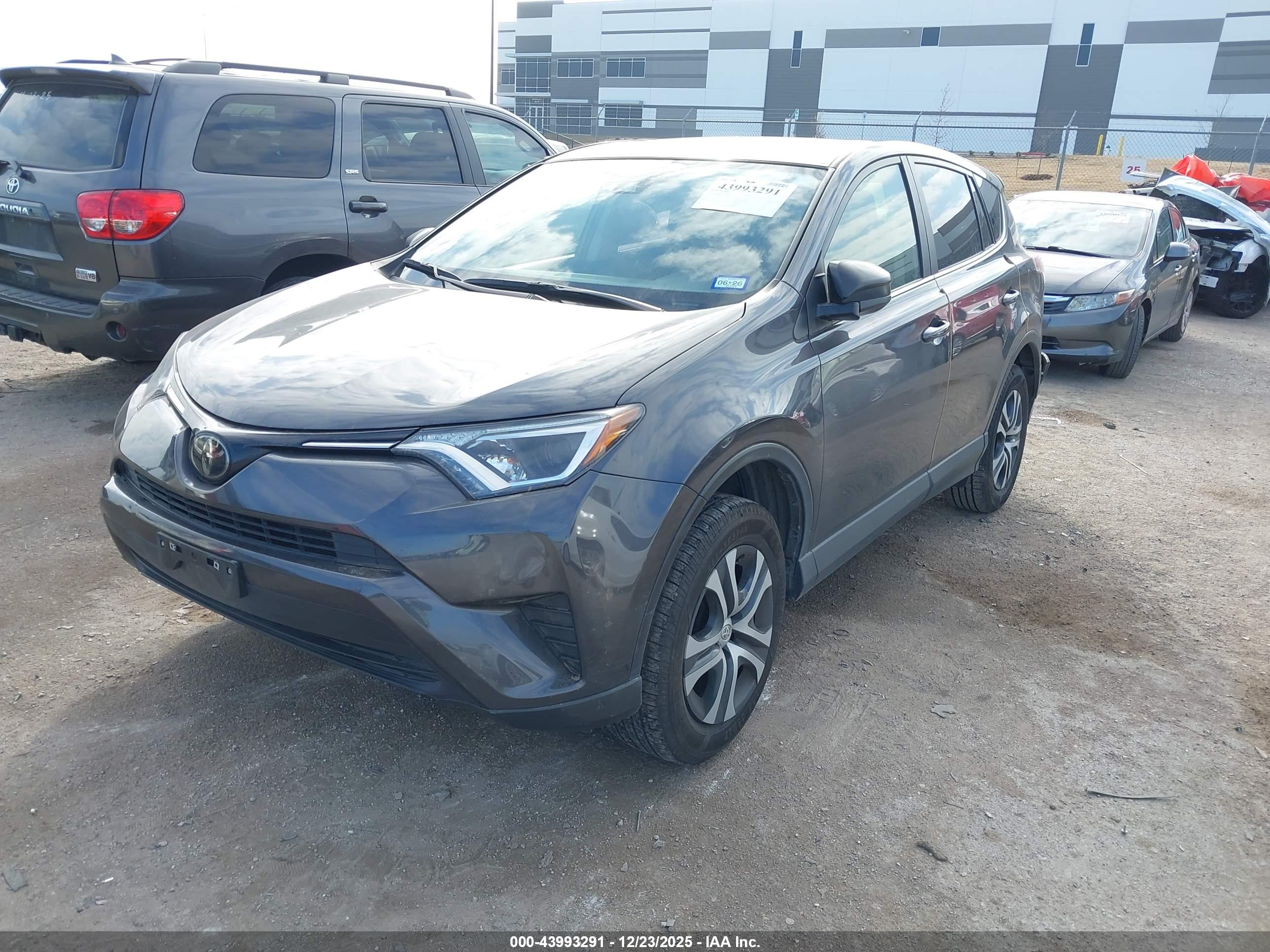 TOYOTA RAV4 image 2