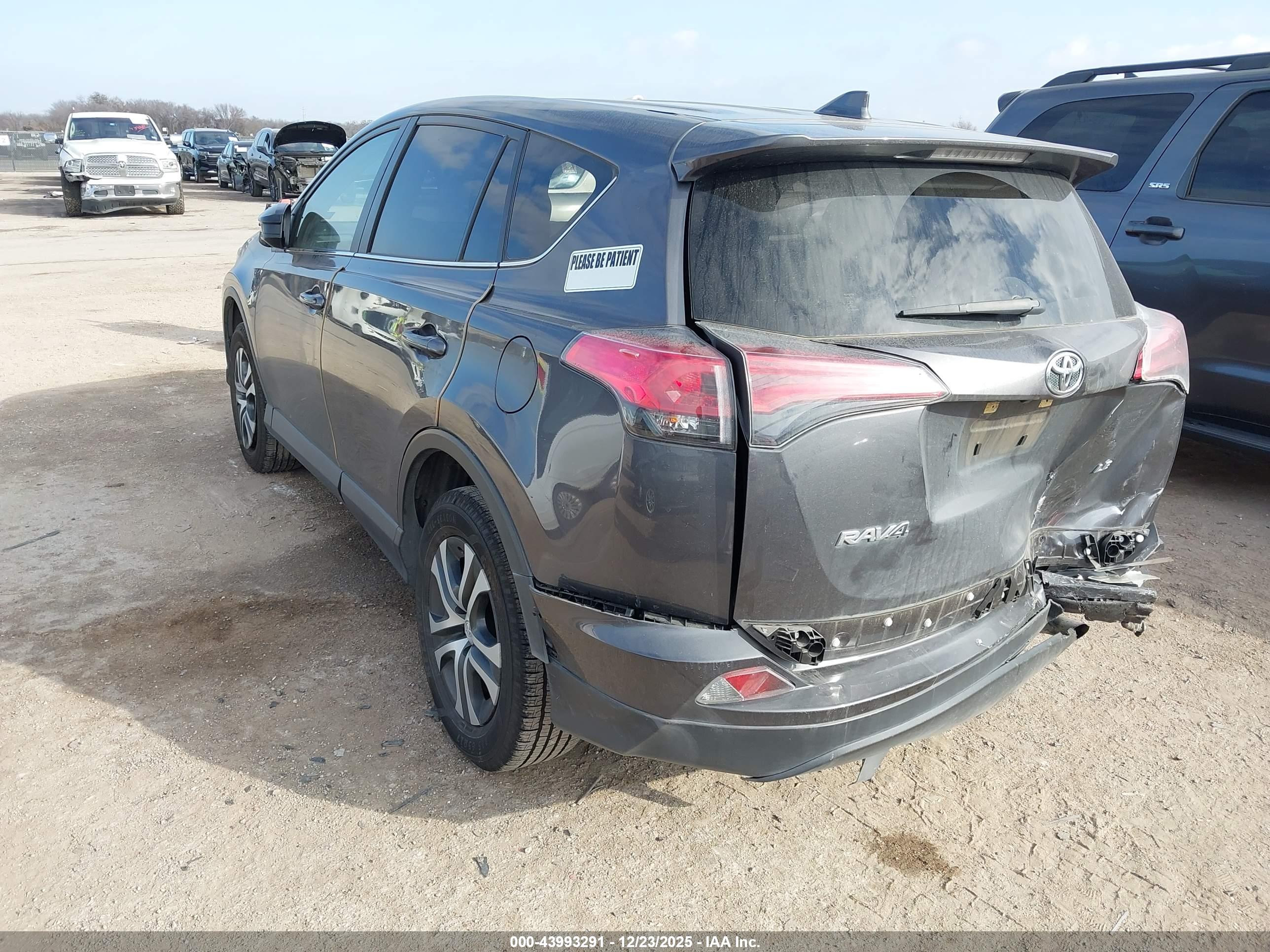TOYOTA RAV4 image 3