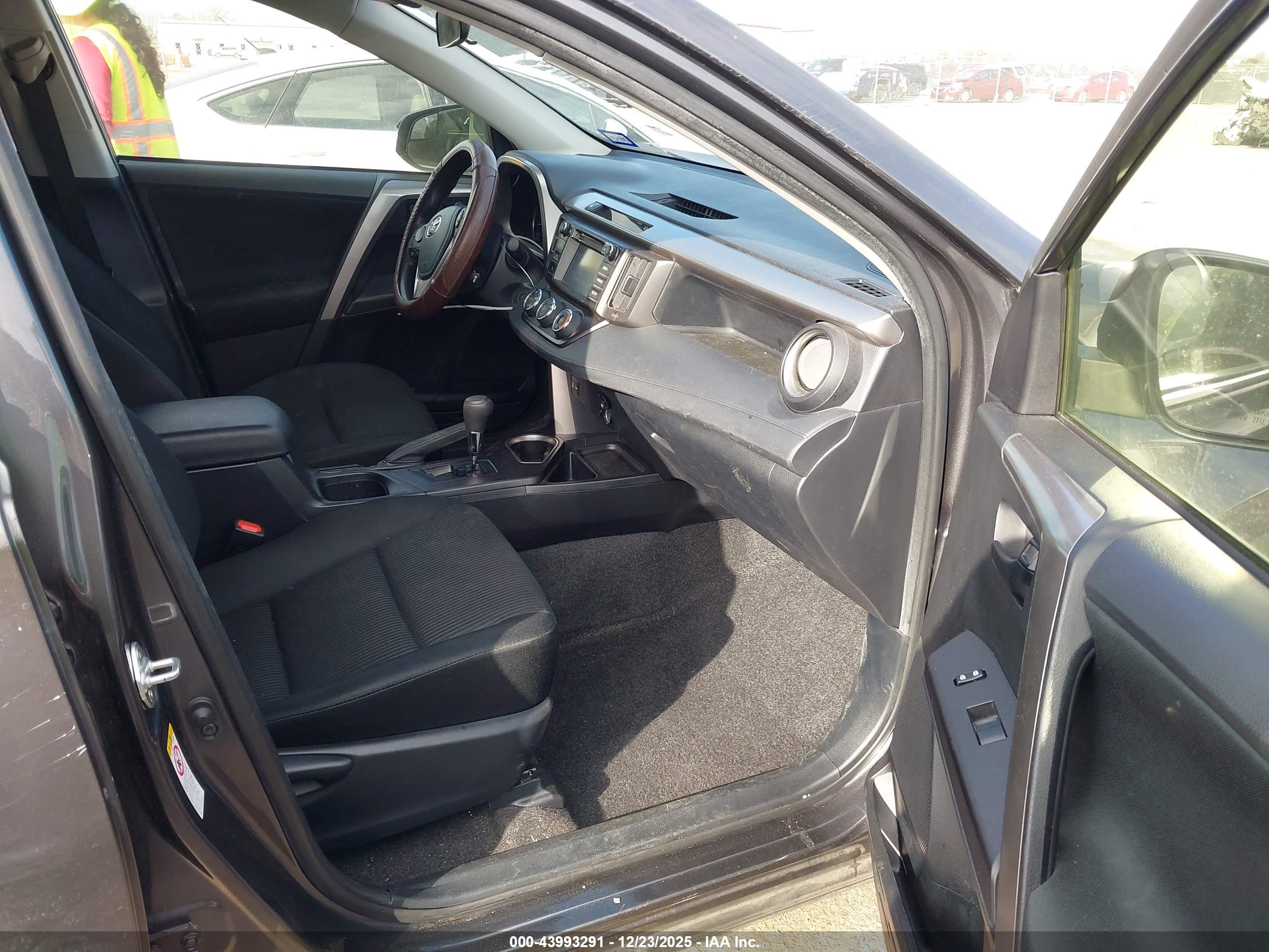TOYOTA RAV4 image 5