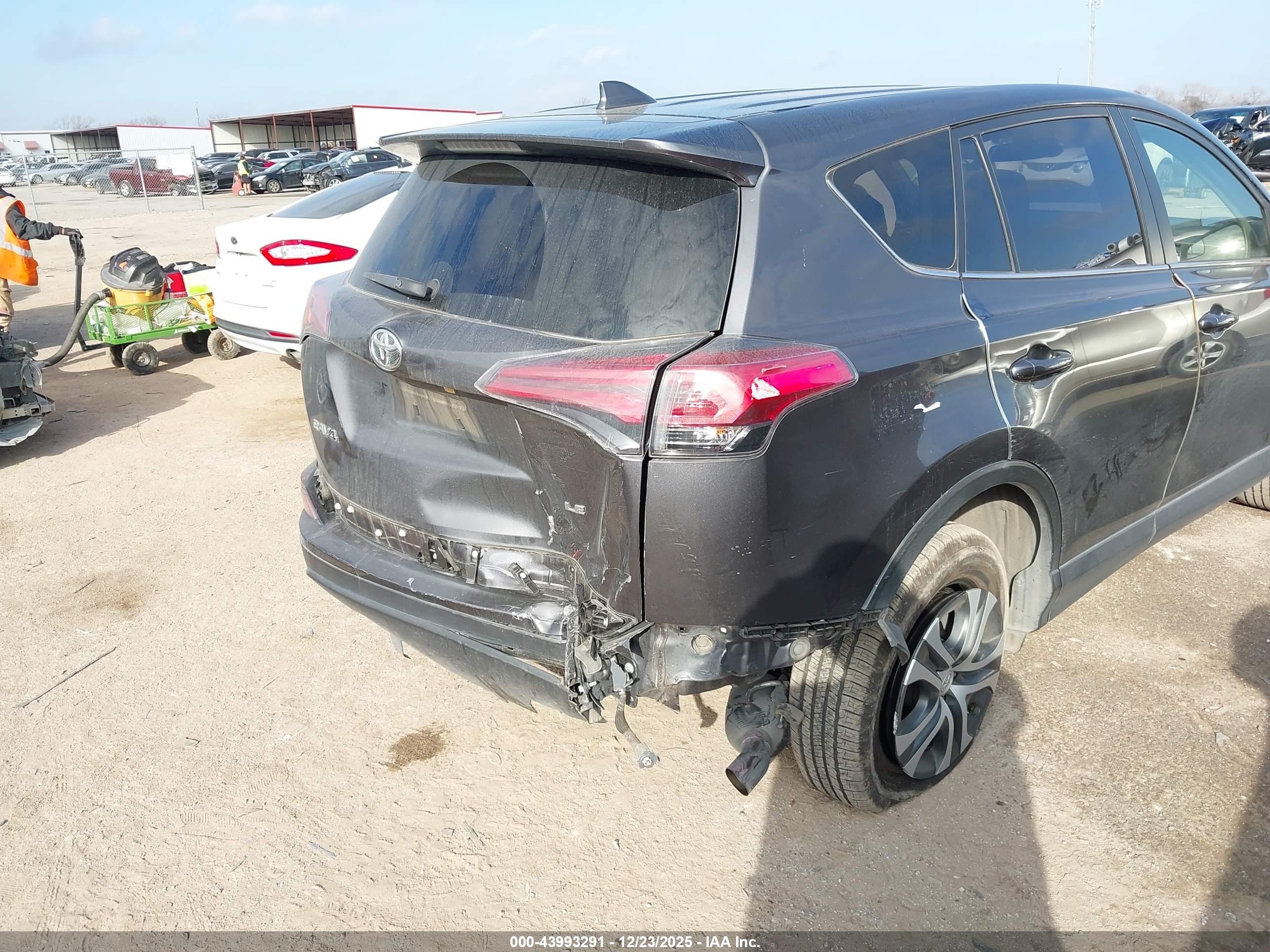 TOYOTA RAV4 image 6