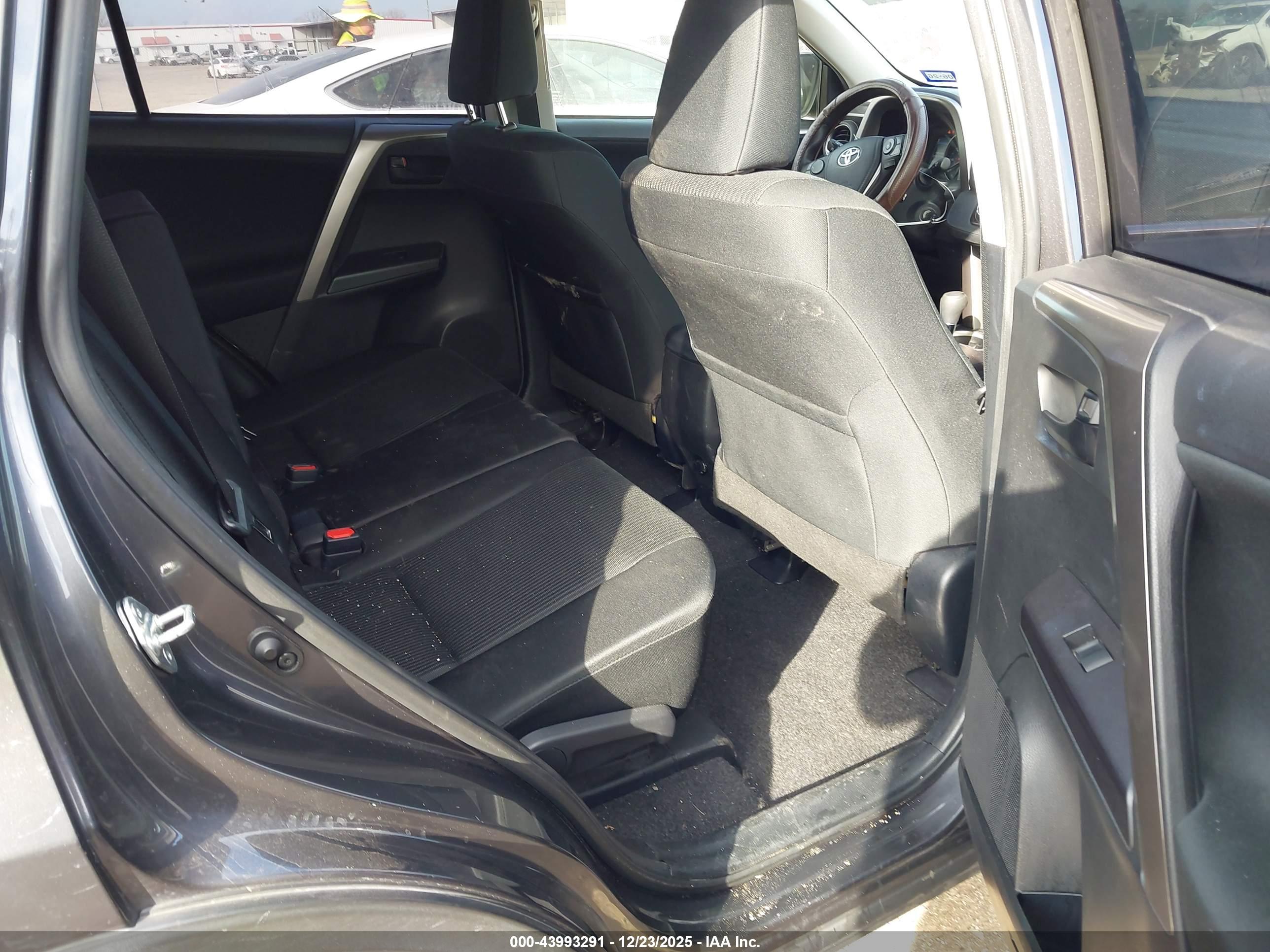 TOYOTA RAV4 image 8