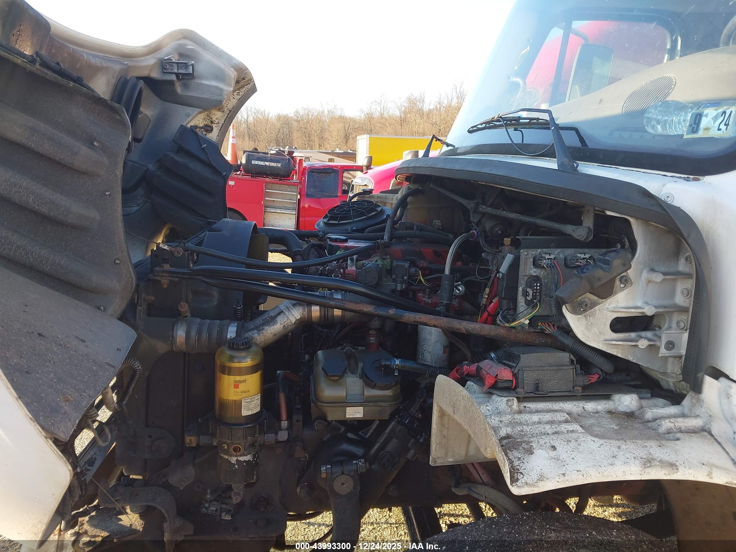 FREIGHTLINER M2 image 10