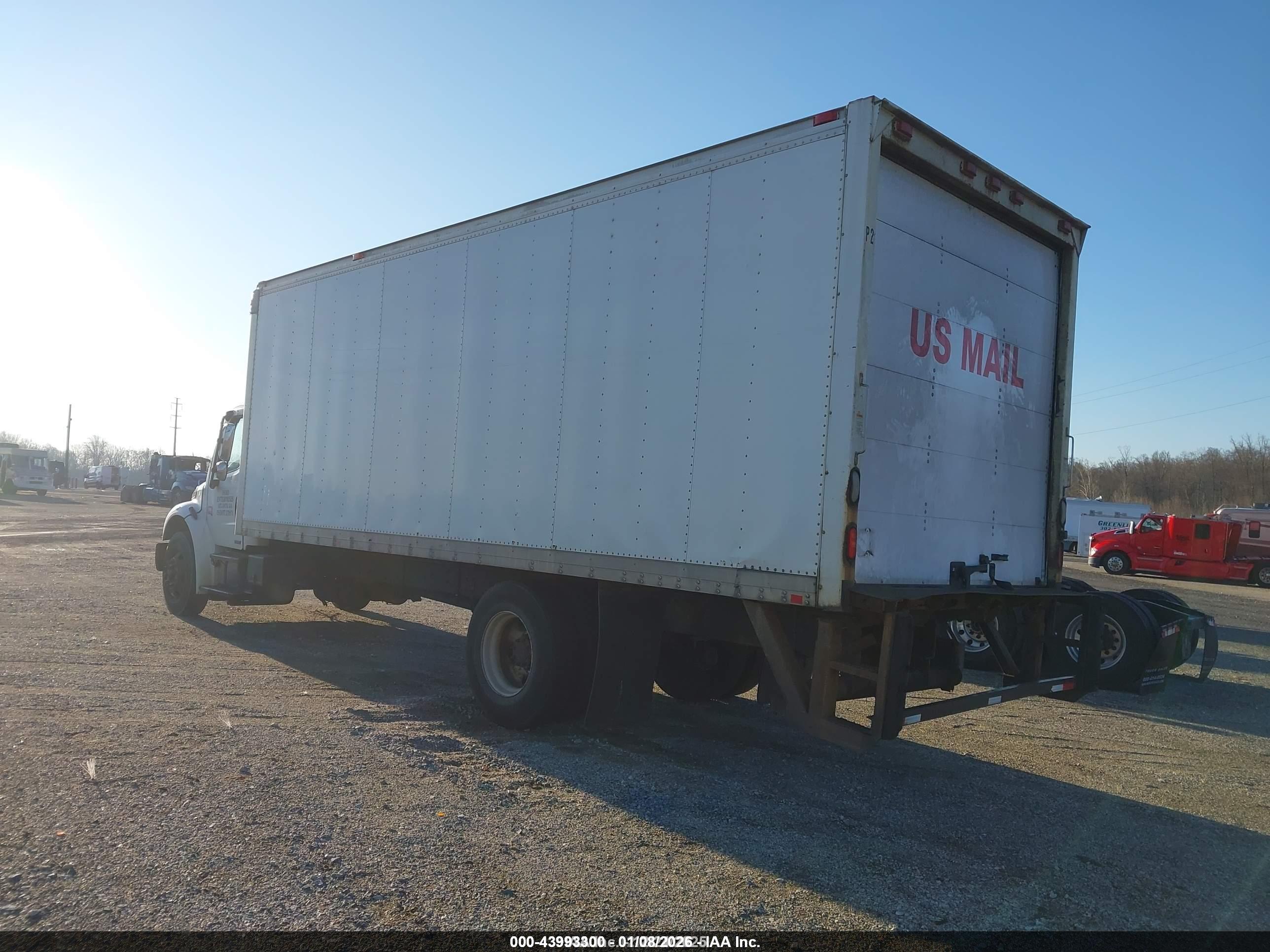 FREIGHTLINER M2 image 3