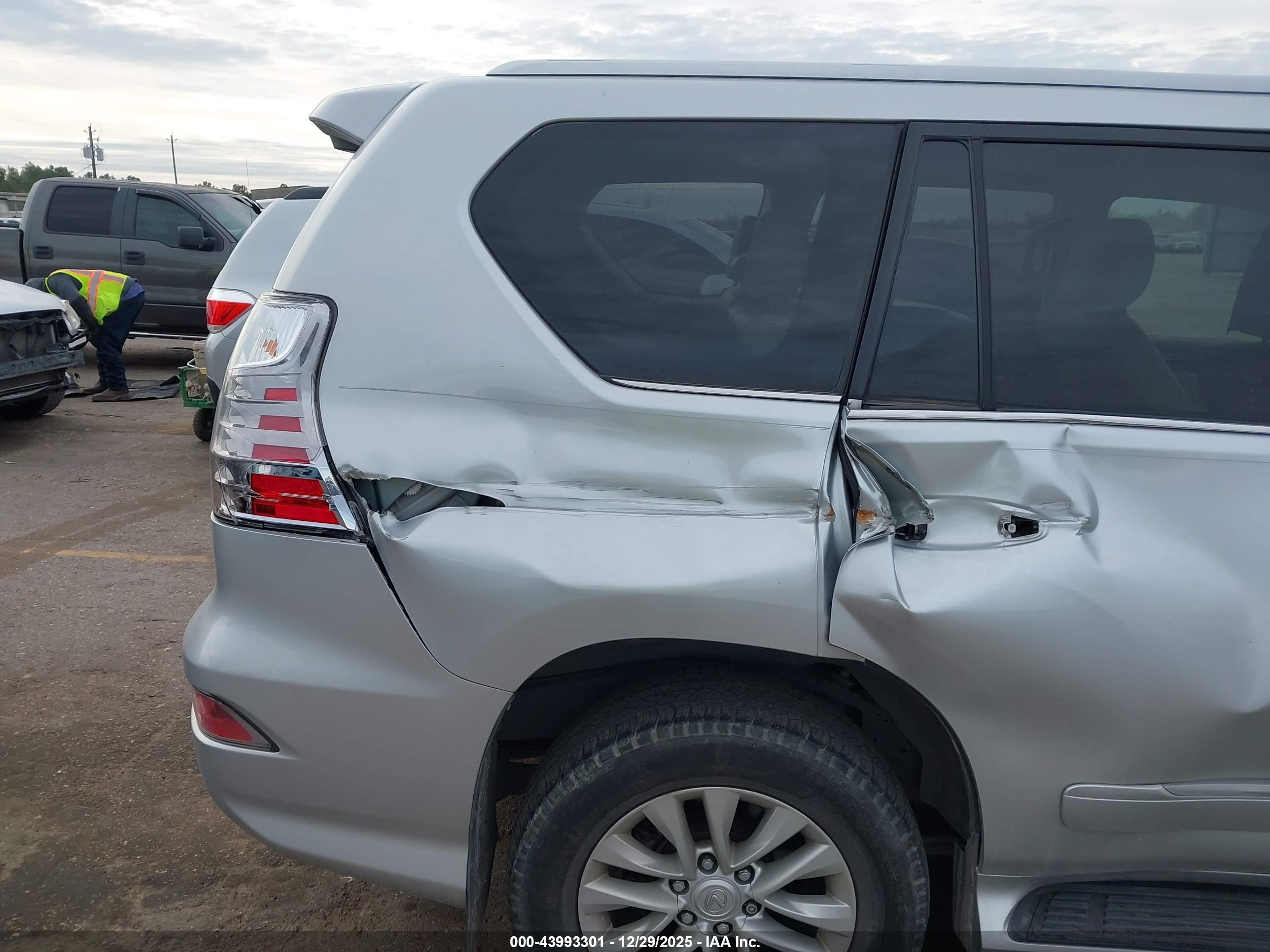 LEXUS GX image 6