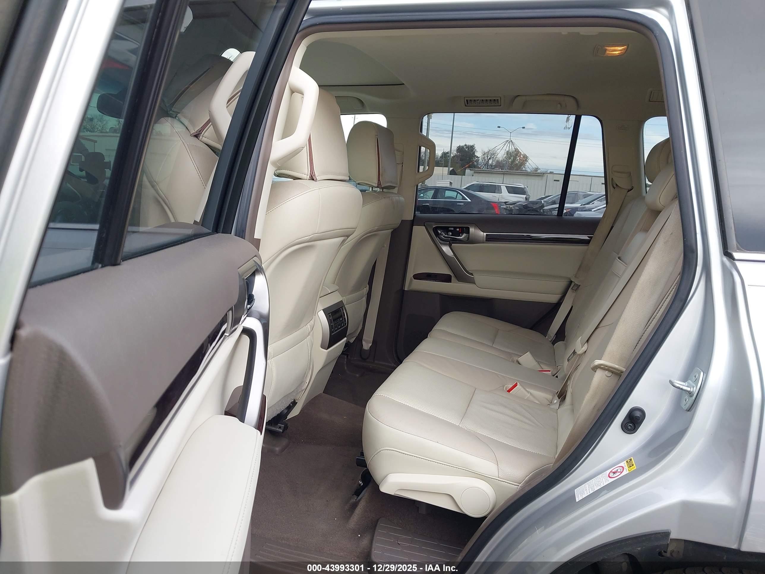 LEXUS GX image 8
