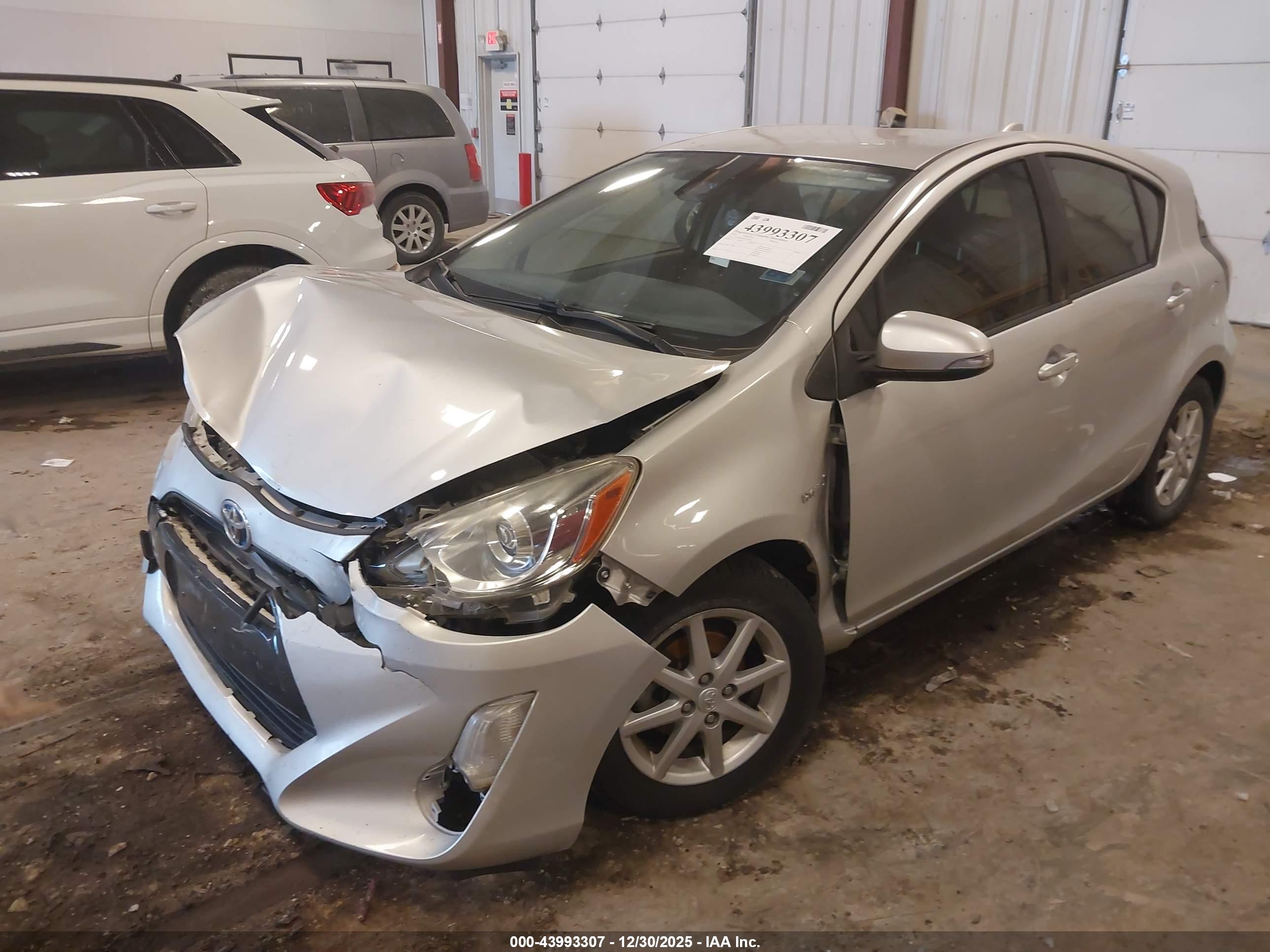 TOYOTA PRIUS image 2