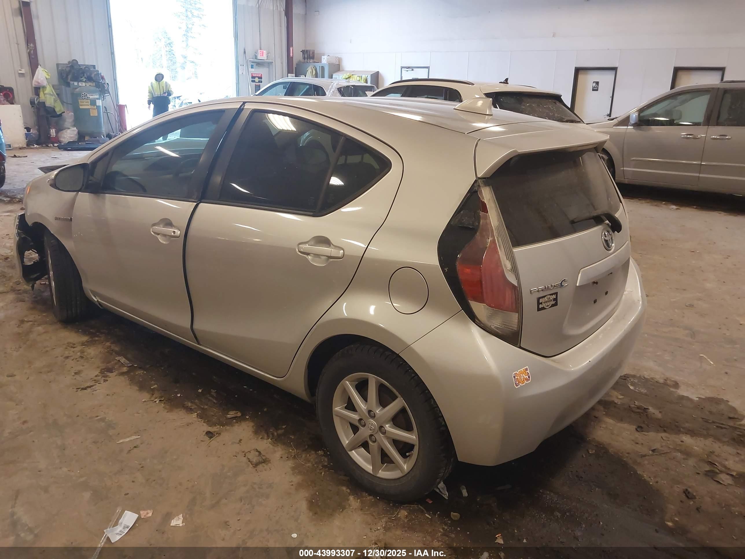TOYOTA PRIUS image 3