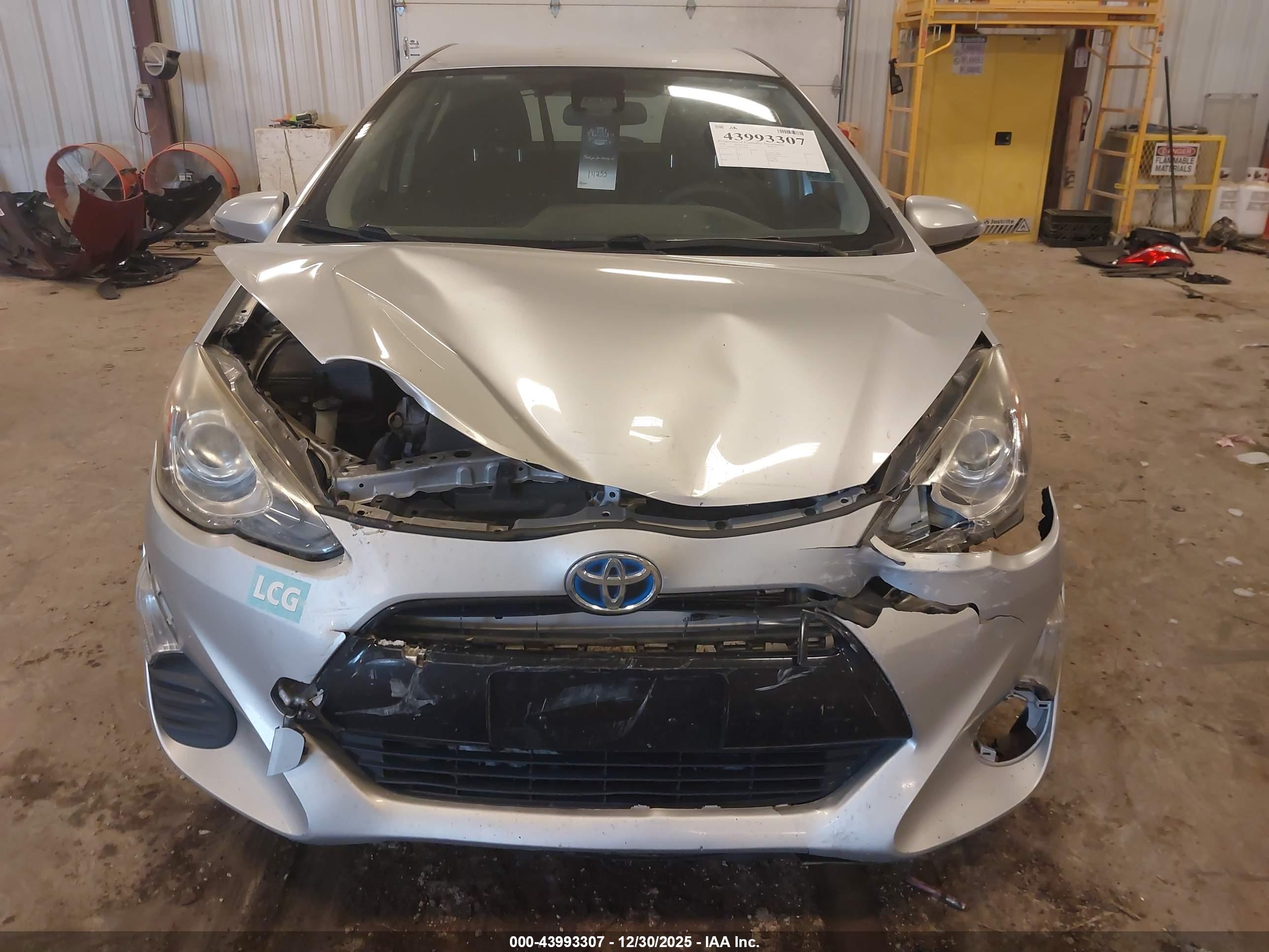 TOYOTA PRIUS image 6