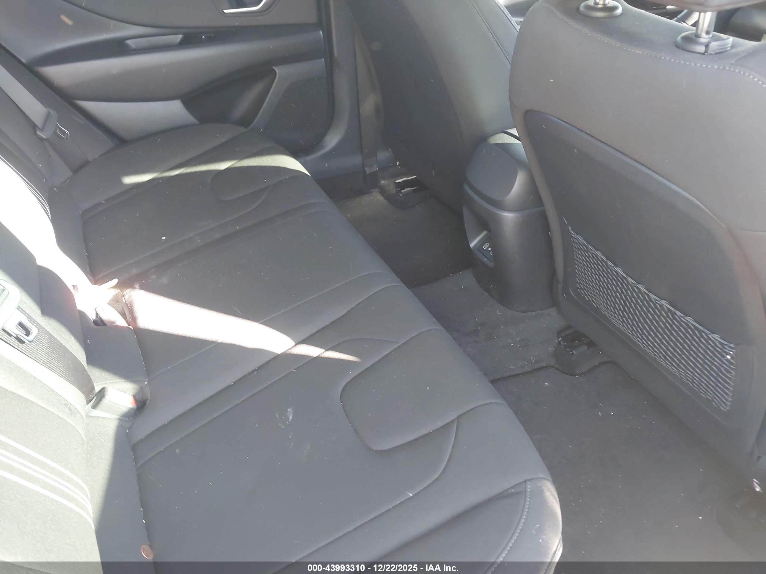 HYUNDAI ELANTRA image 8