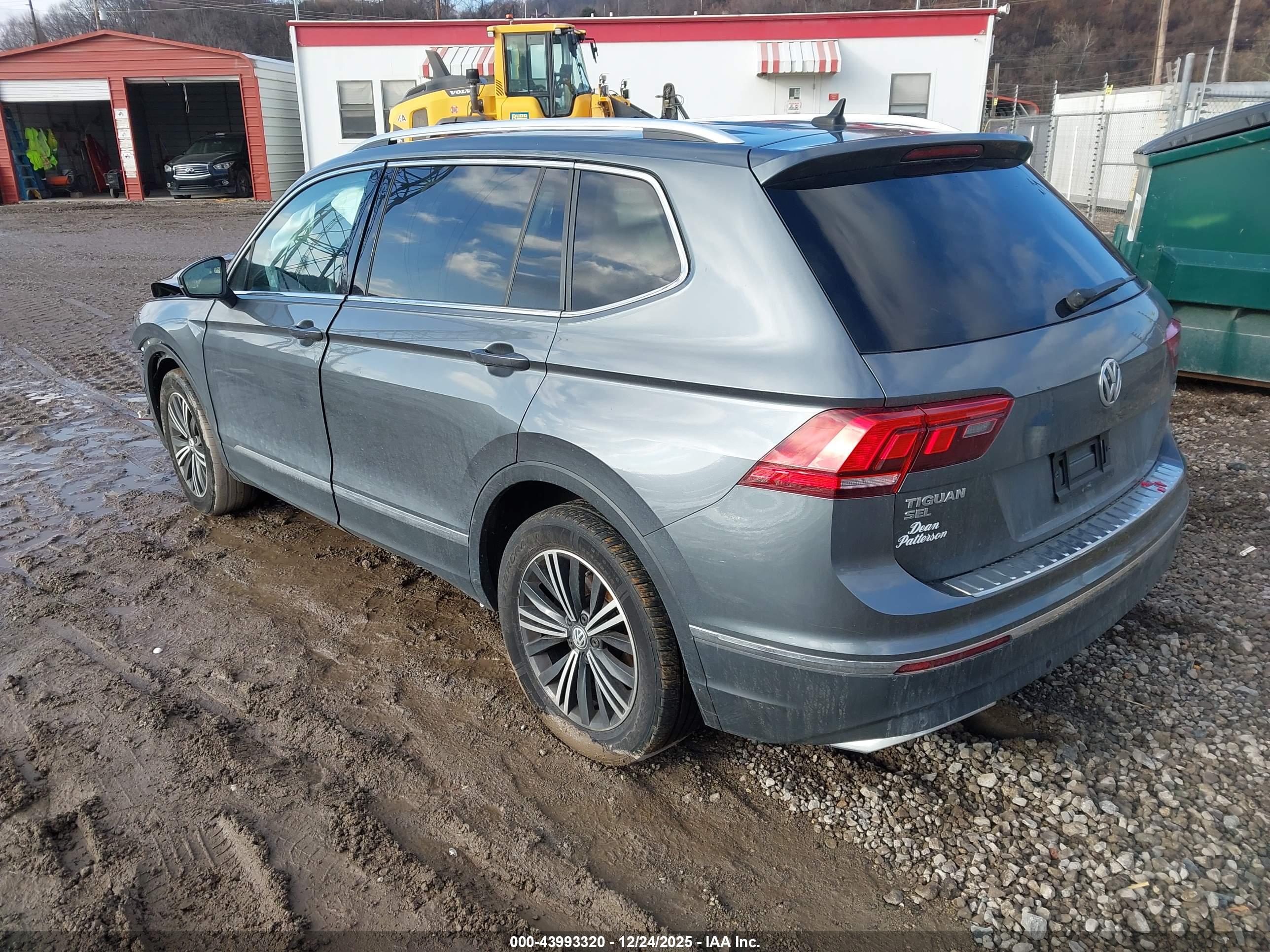 VOLKSWAGEN TIGUAN image 3