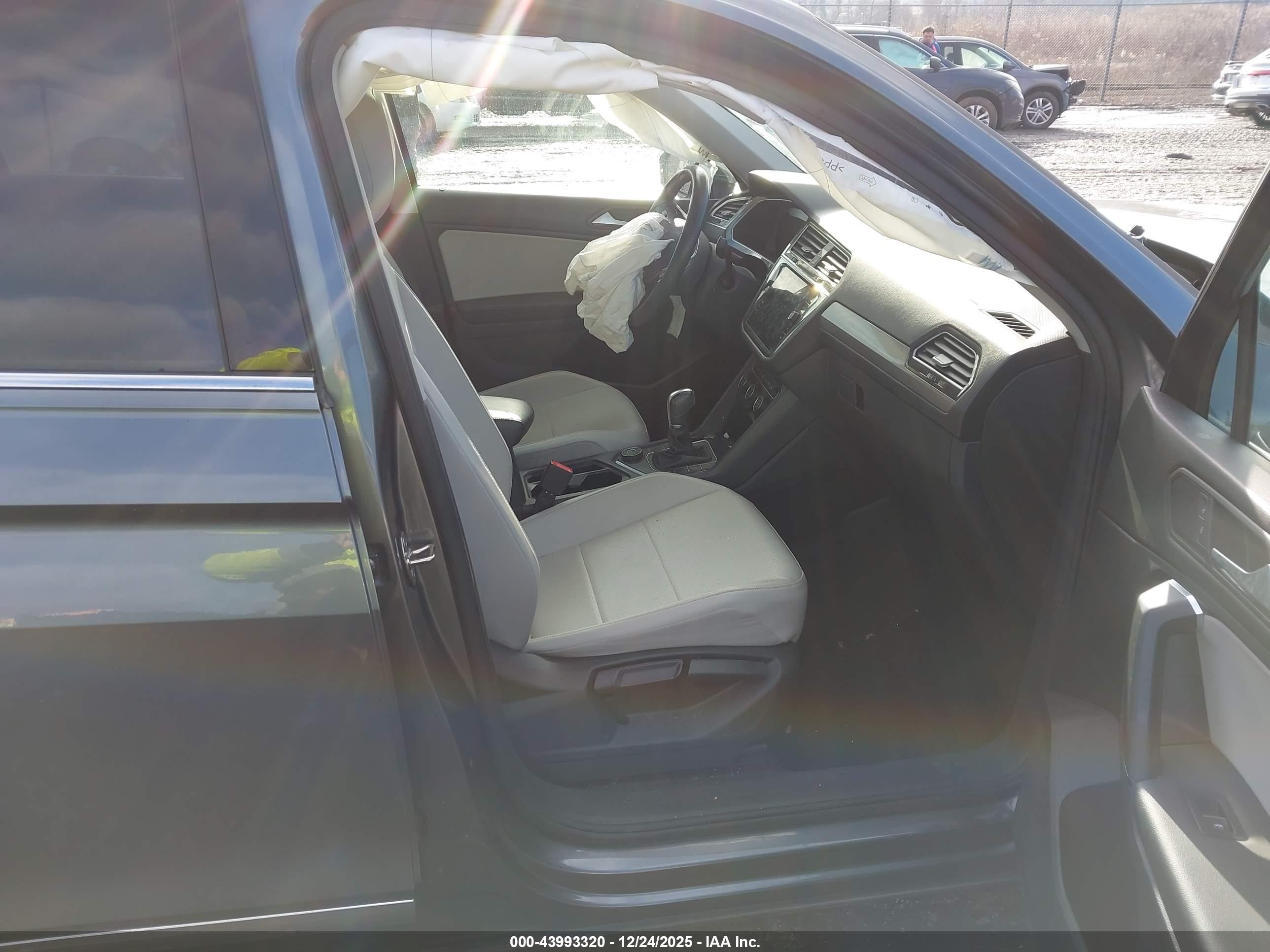 VOLKSWAGEN TIGUAN image 5