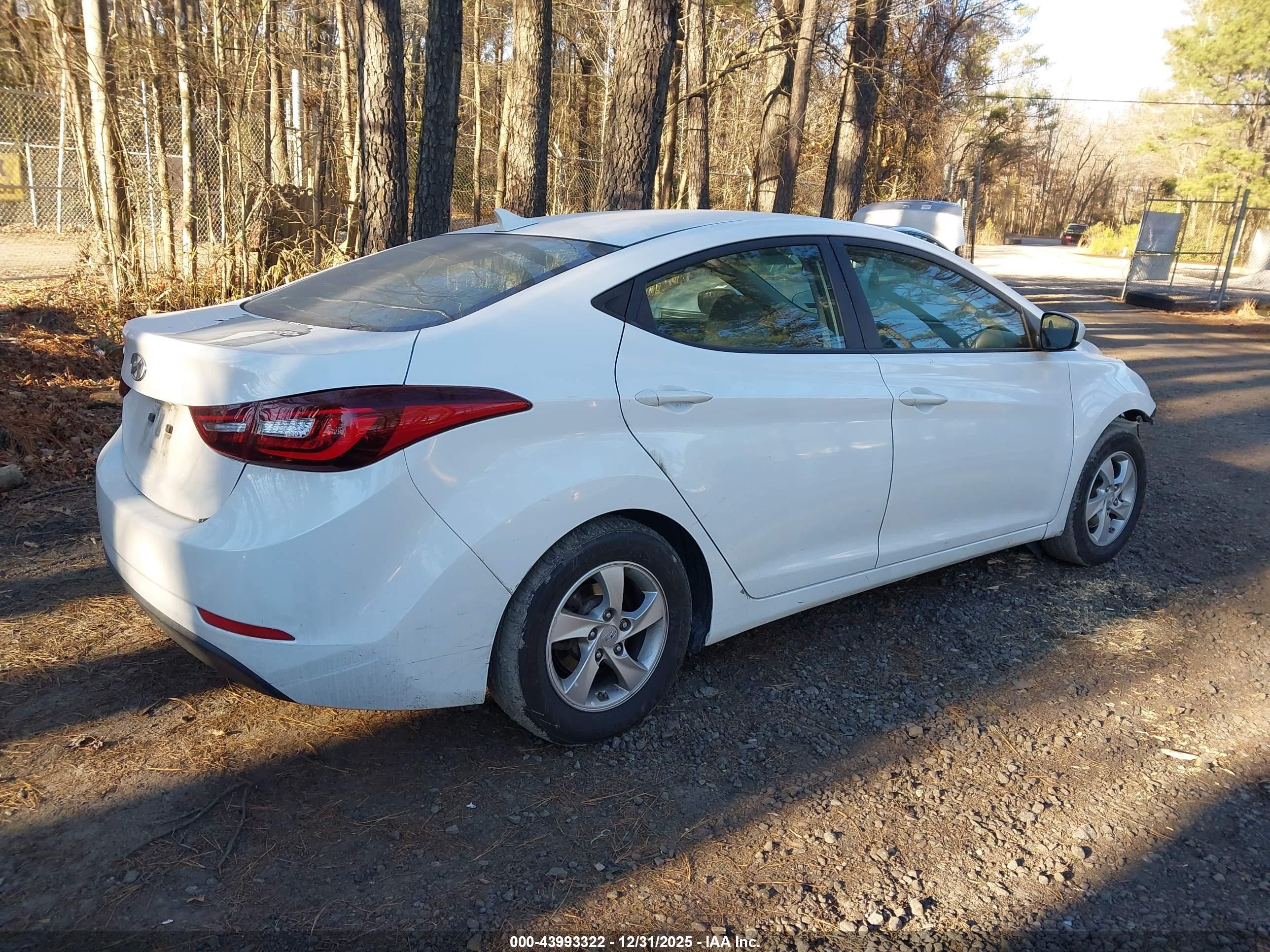 HYUNDAI ELANTRA image 4
